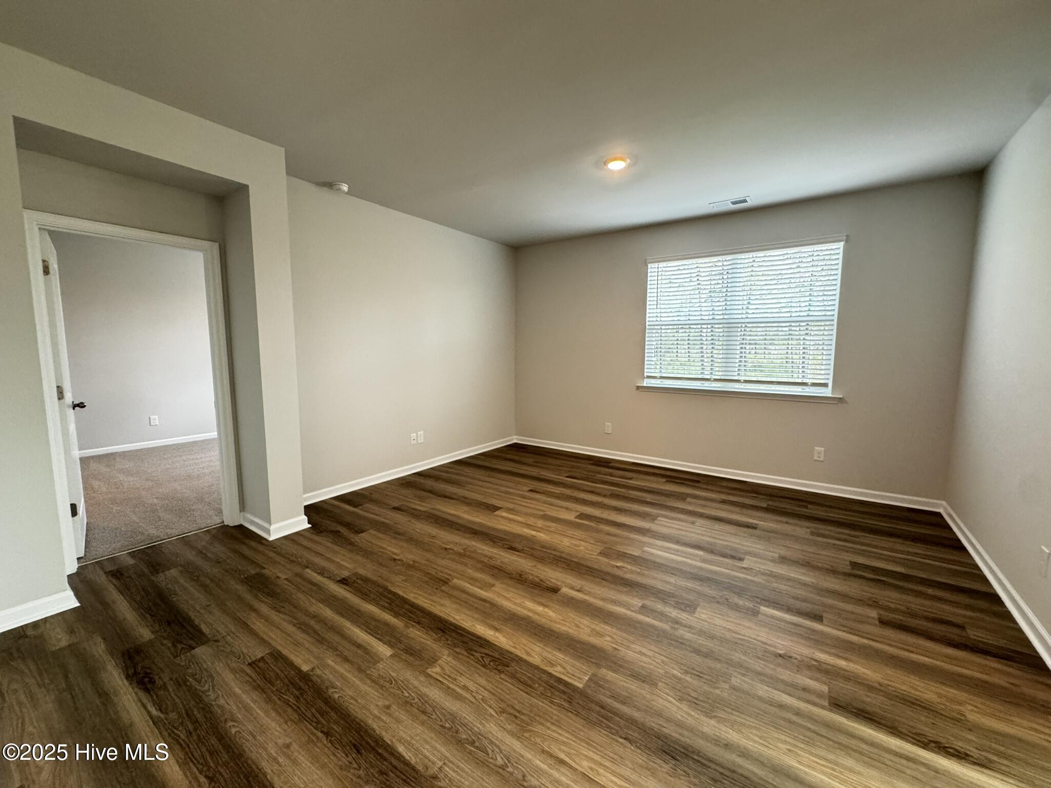 100565961 | Photo 14