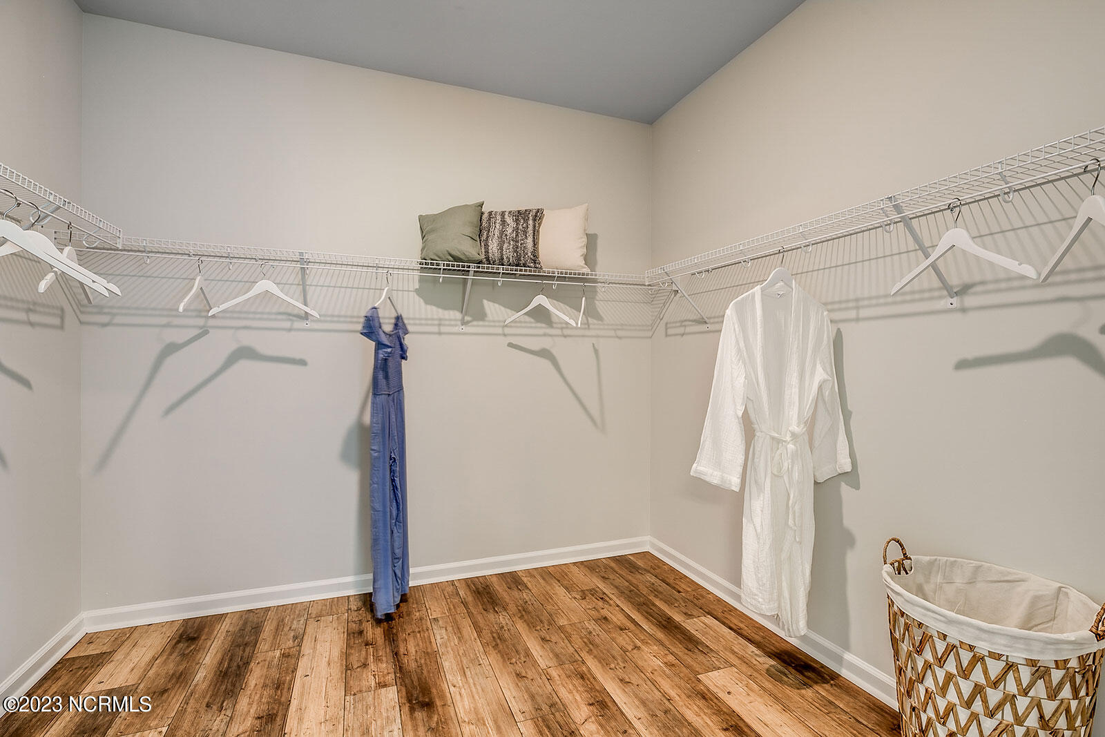 100548043 | Photo 19