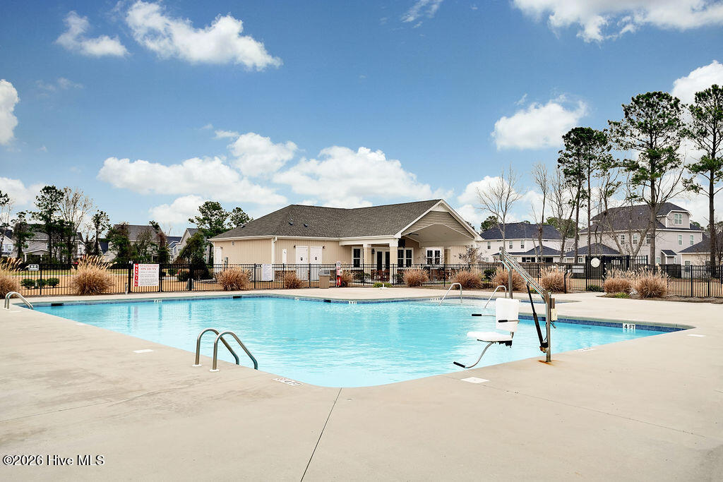 100561587 | Photo 51