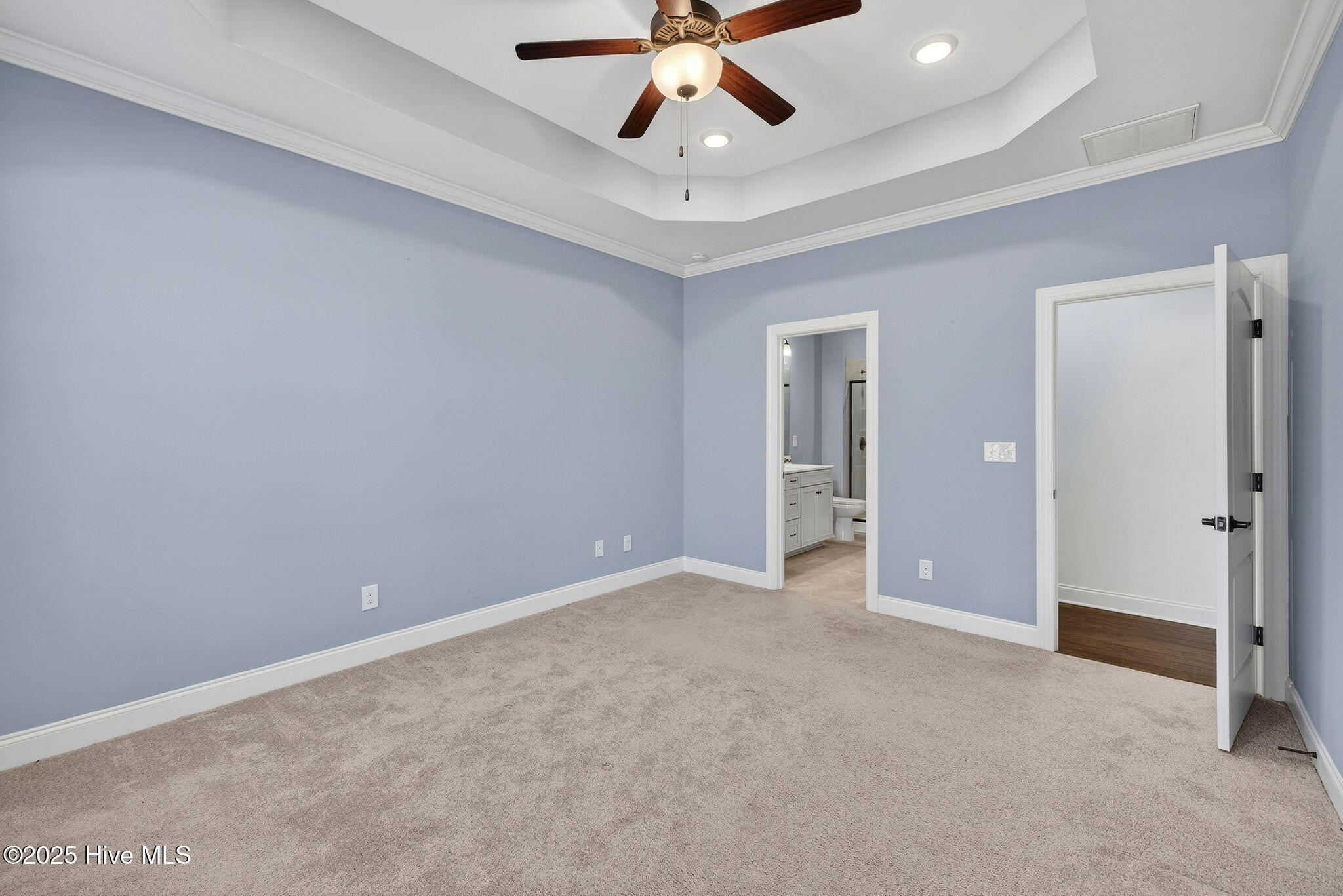 100547187 | Photo 16