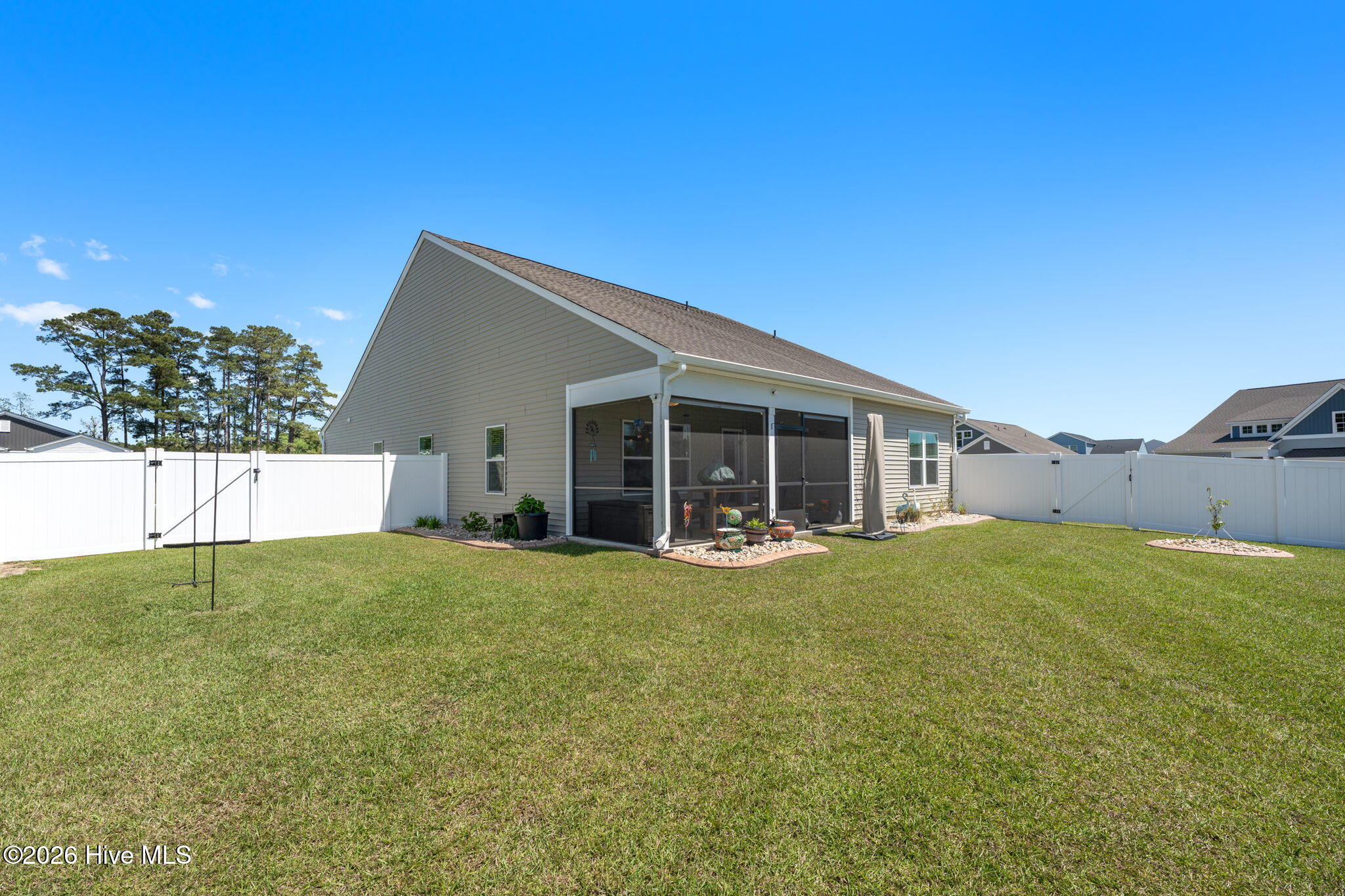 100567205 | Photo 35