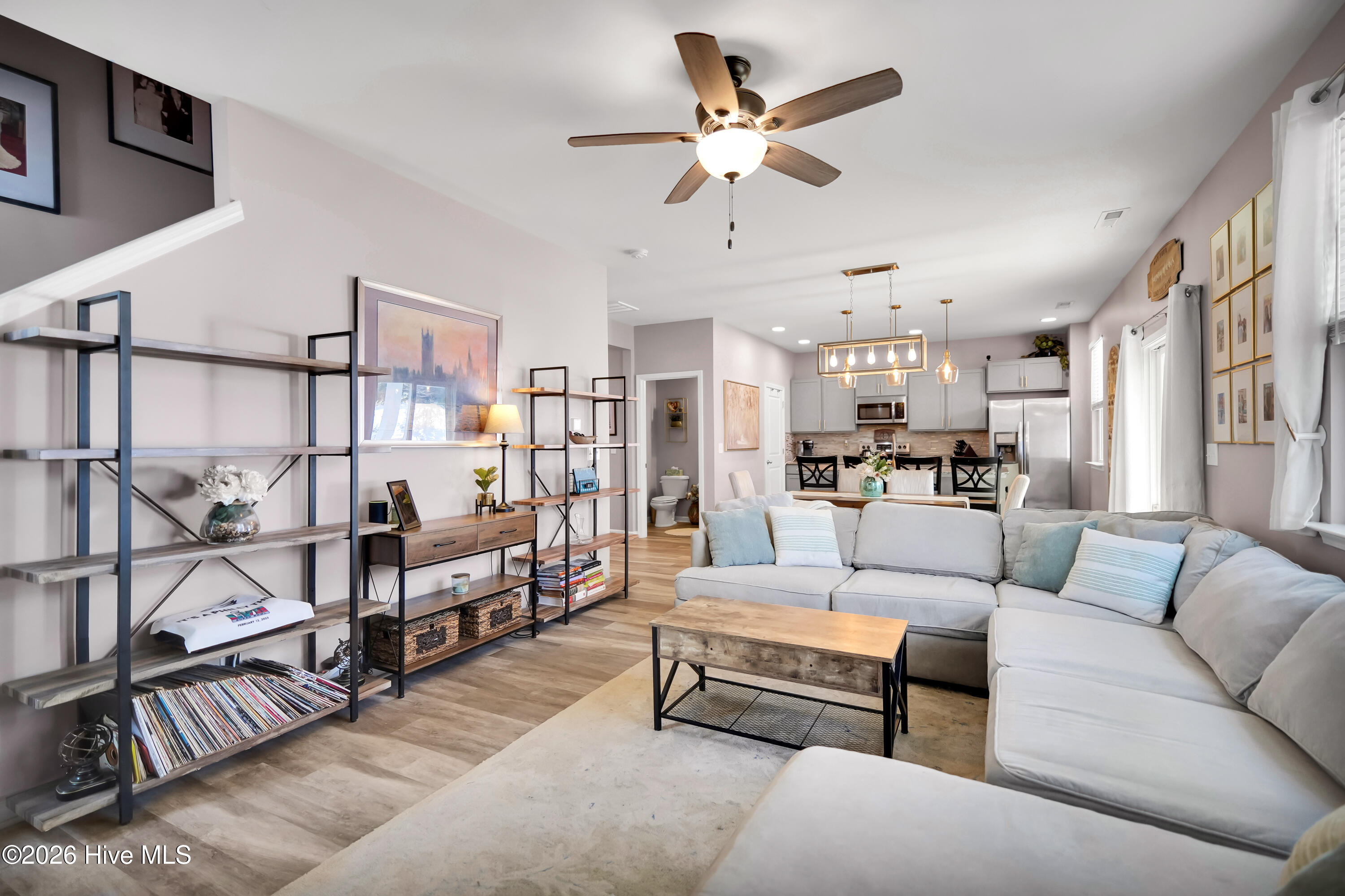 100548211 | Photo 15