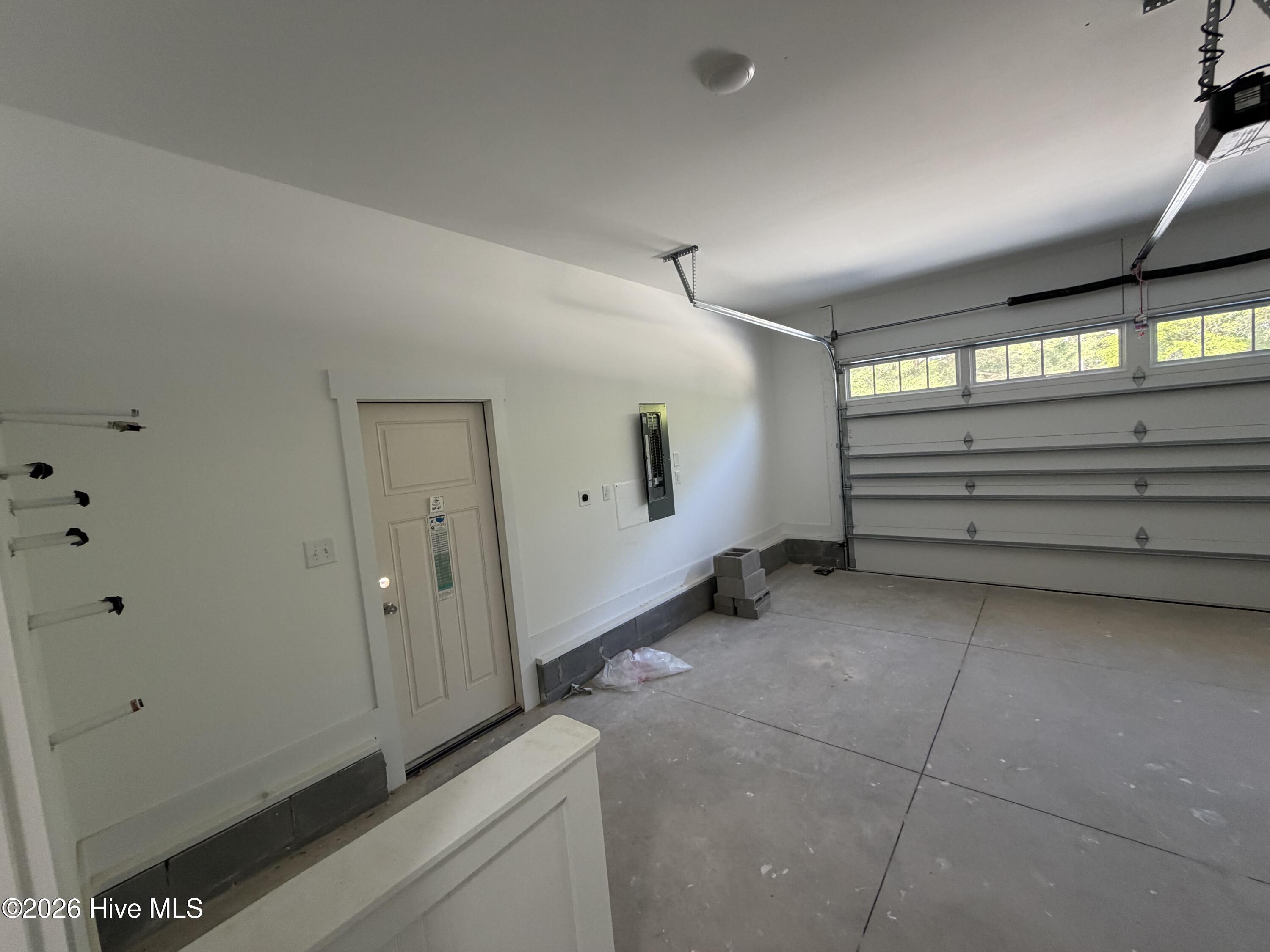 100568393 | Photo 54