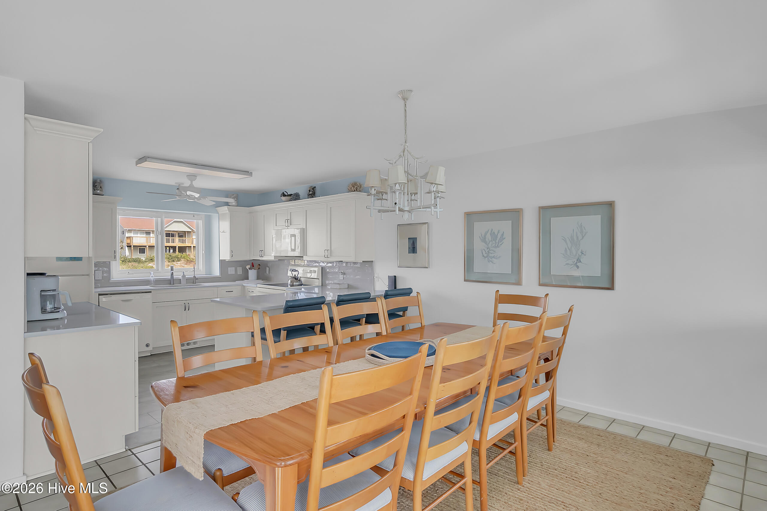 100568884 | Photo 25