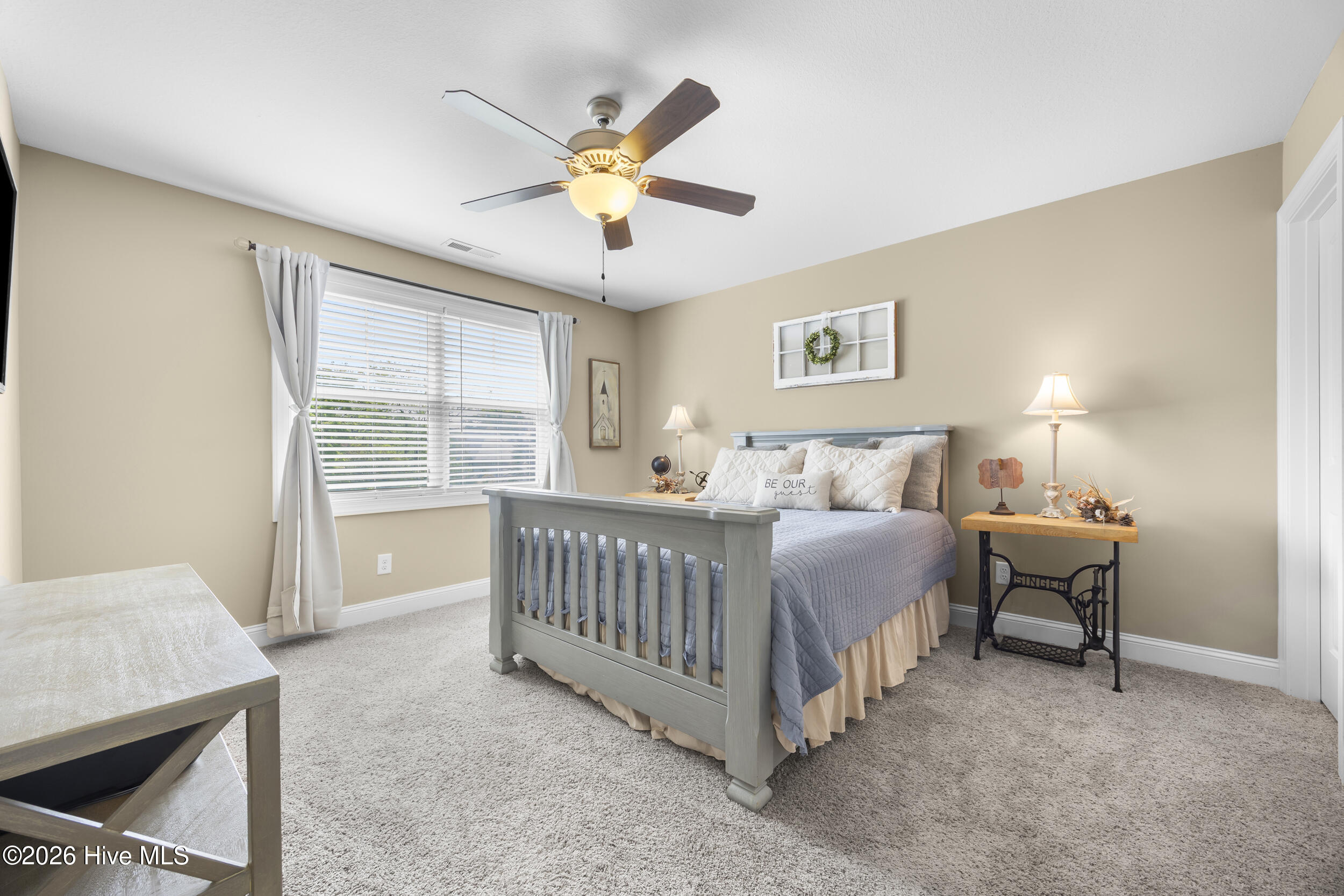 100565893 | Photo 30