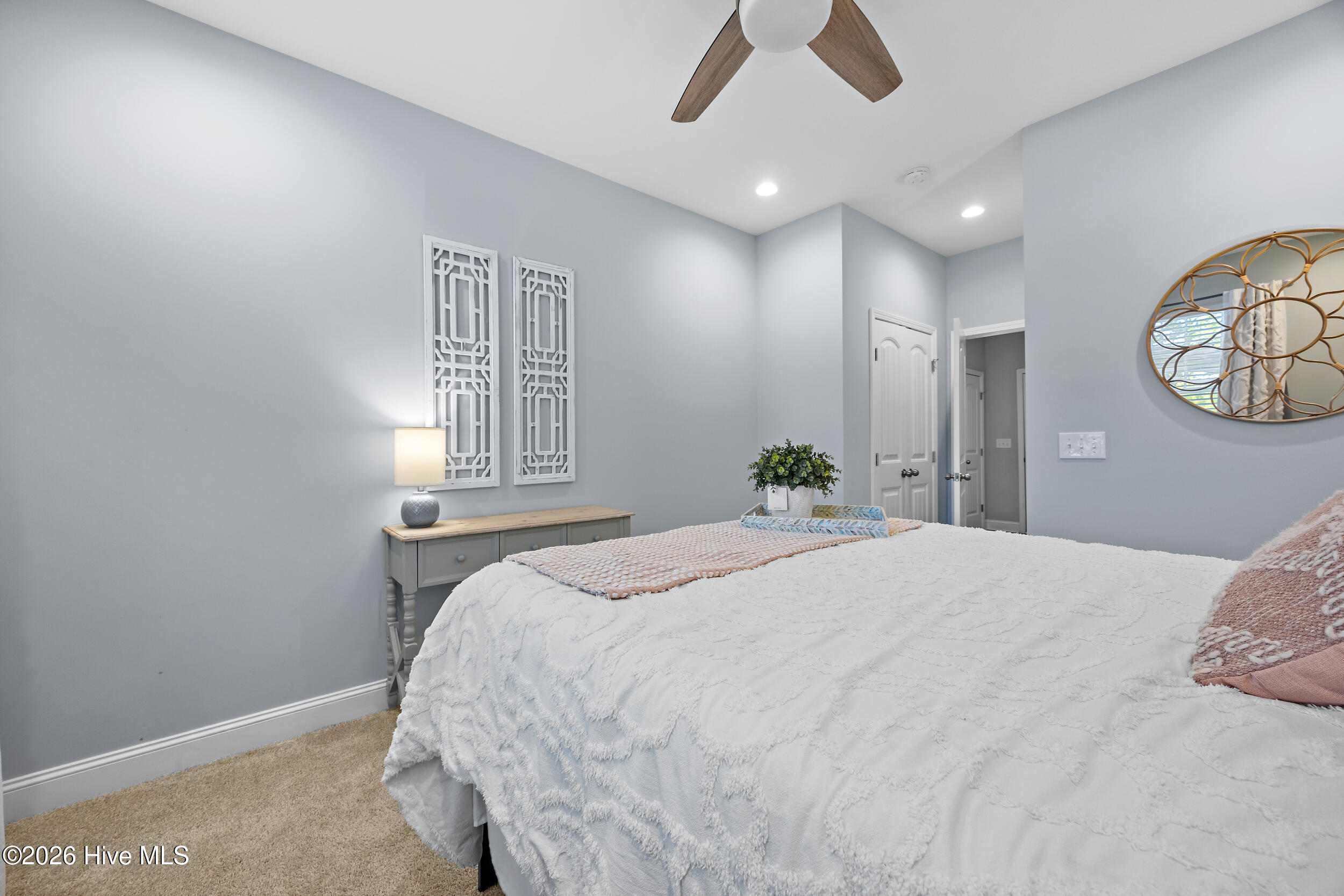 100566940 | Photo 34