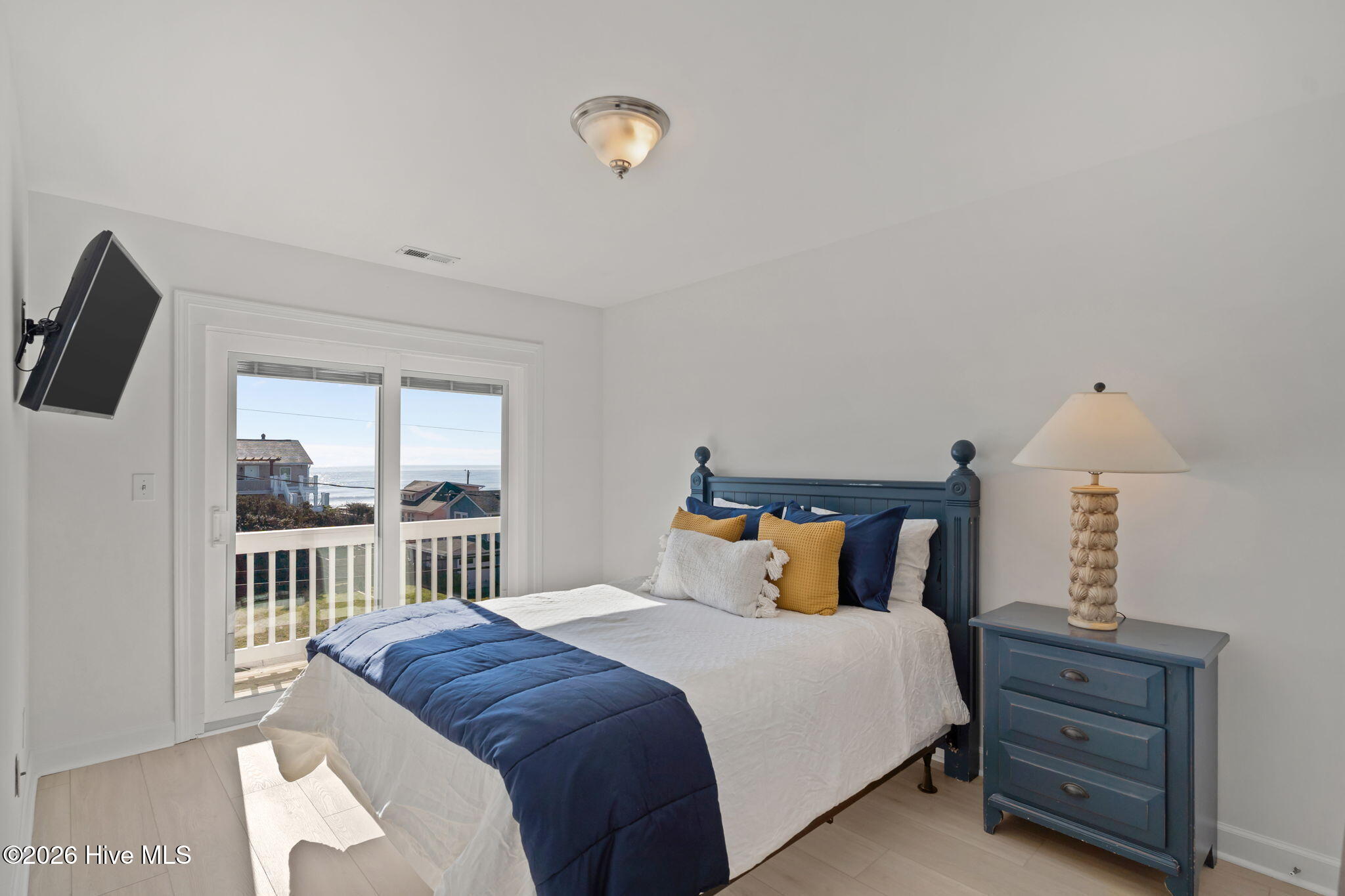 100563044 | Photo 32