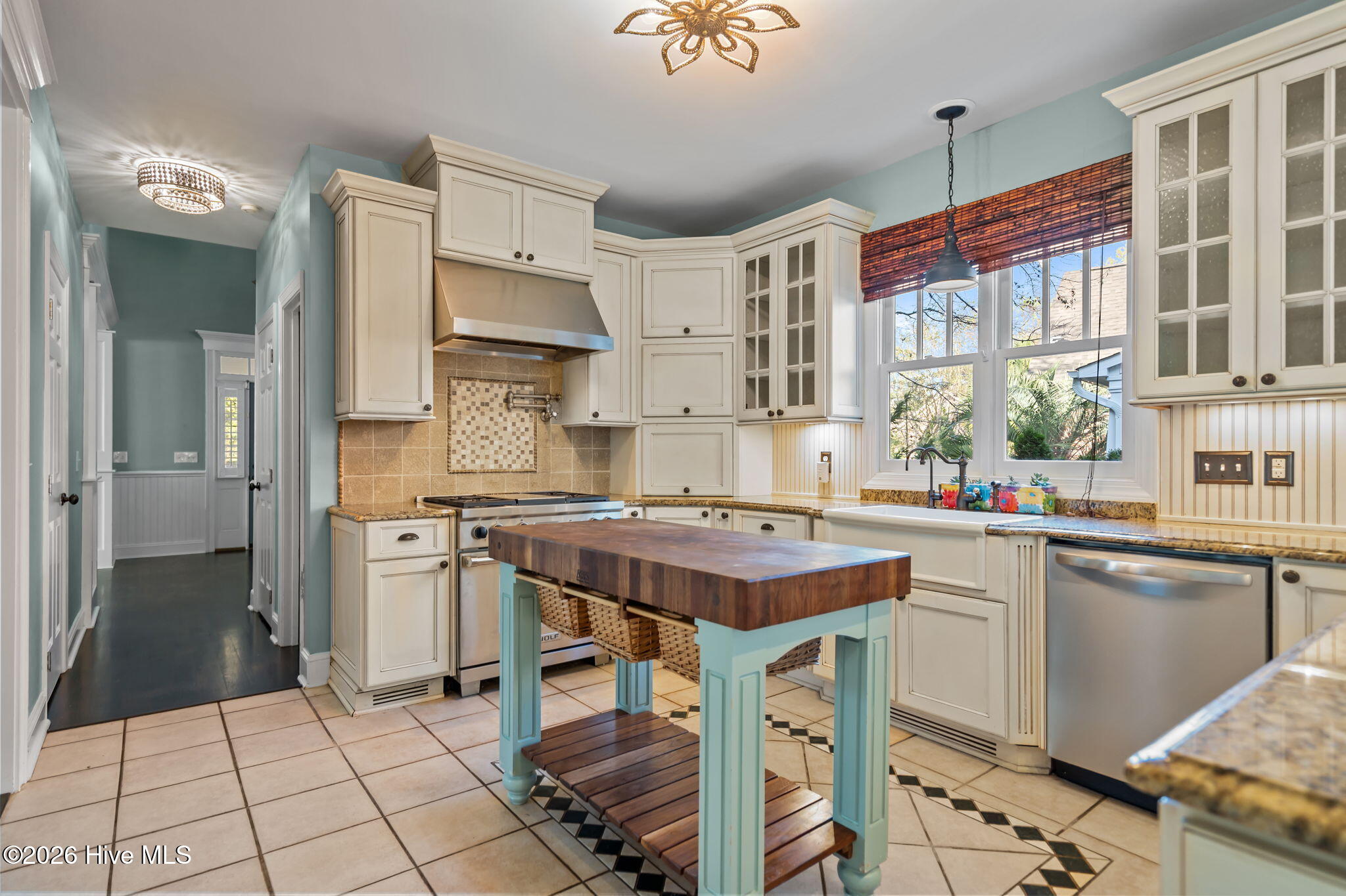 100565239 | Photo 22