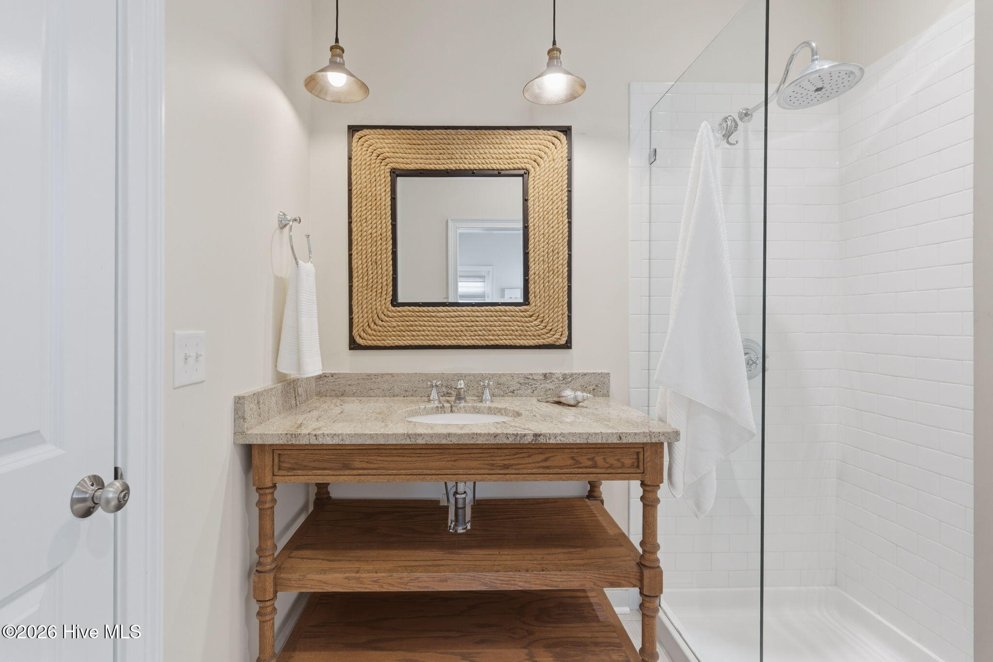 100555473 | Photo 30