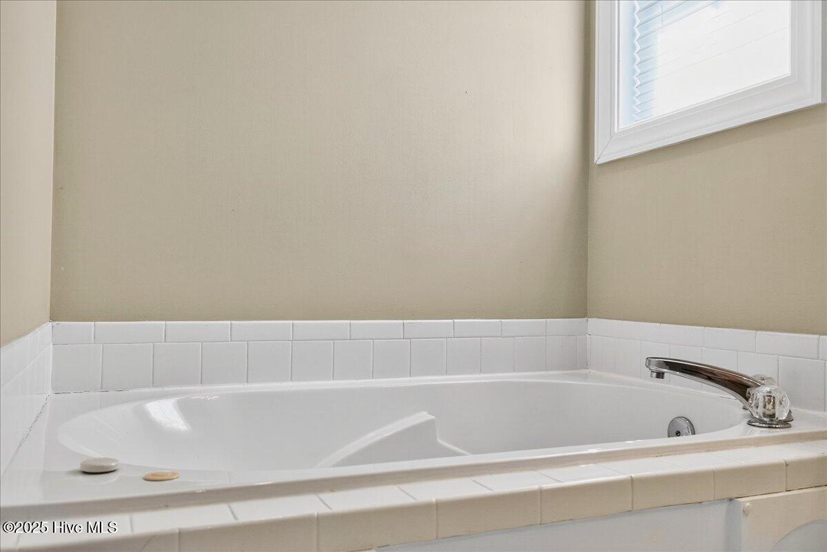 100561885 | Photo 57