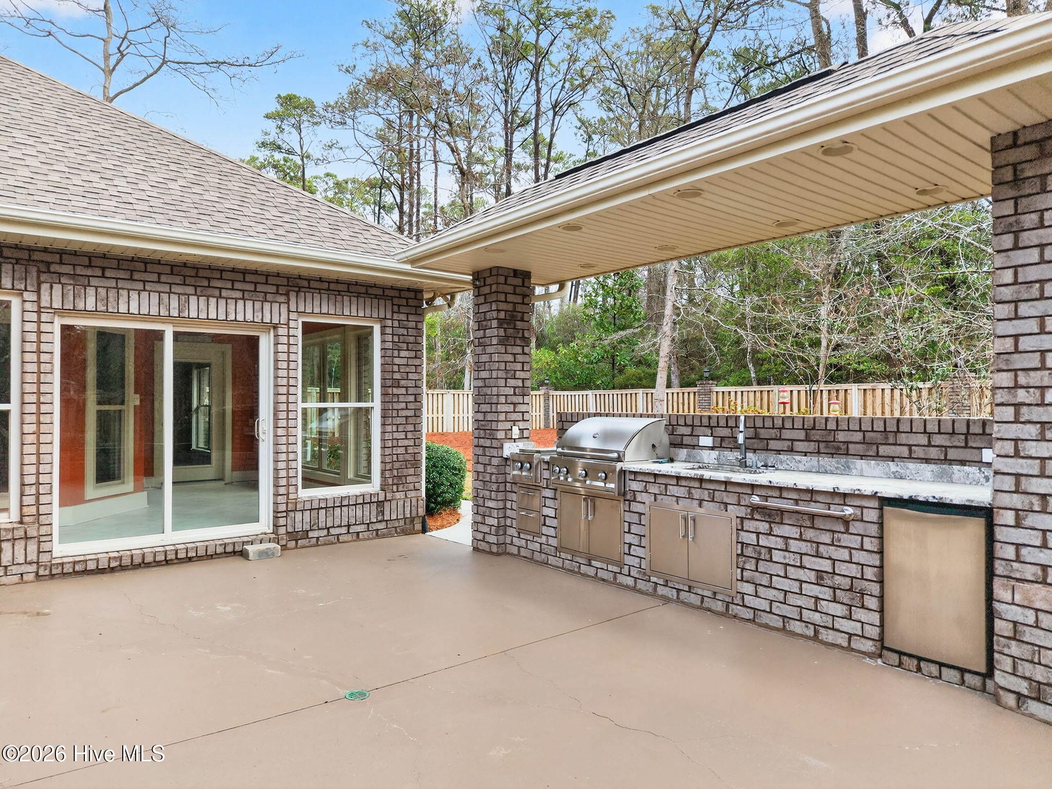 100560240 | Photo 33