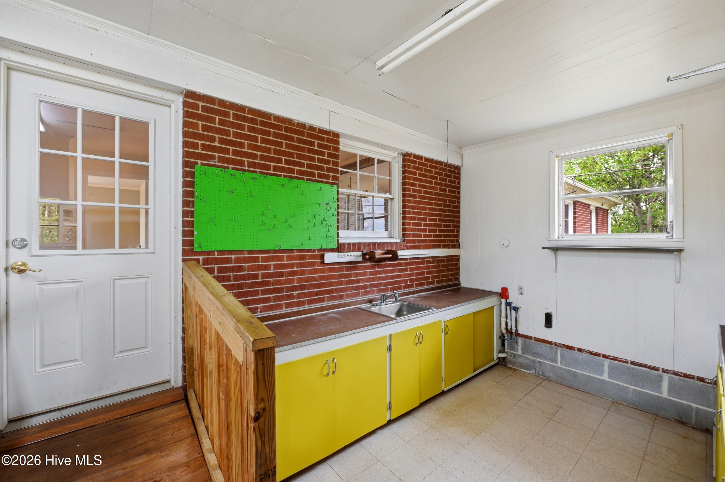 100562912 | Photo 32