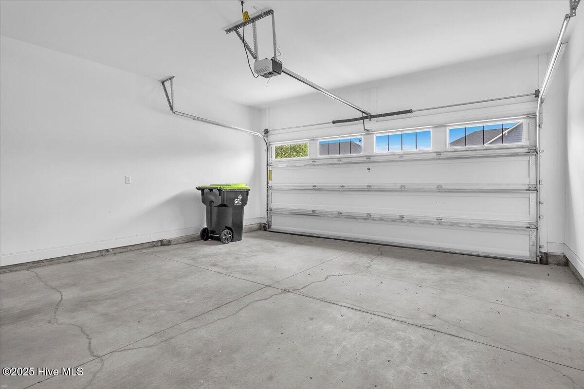 100527070 | Photo 25