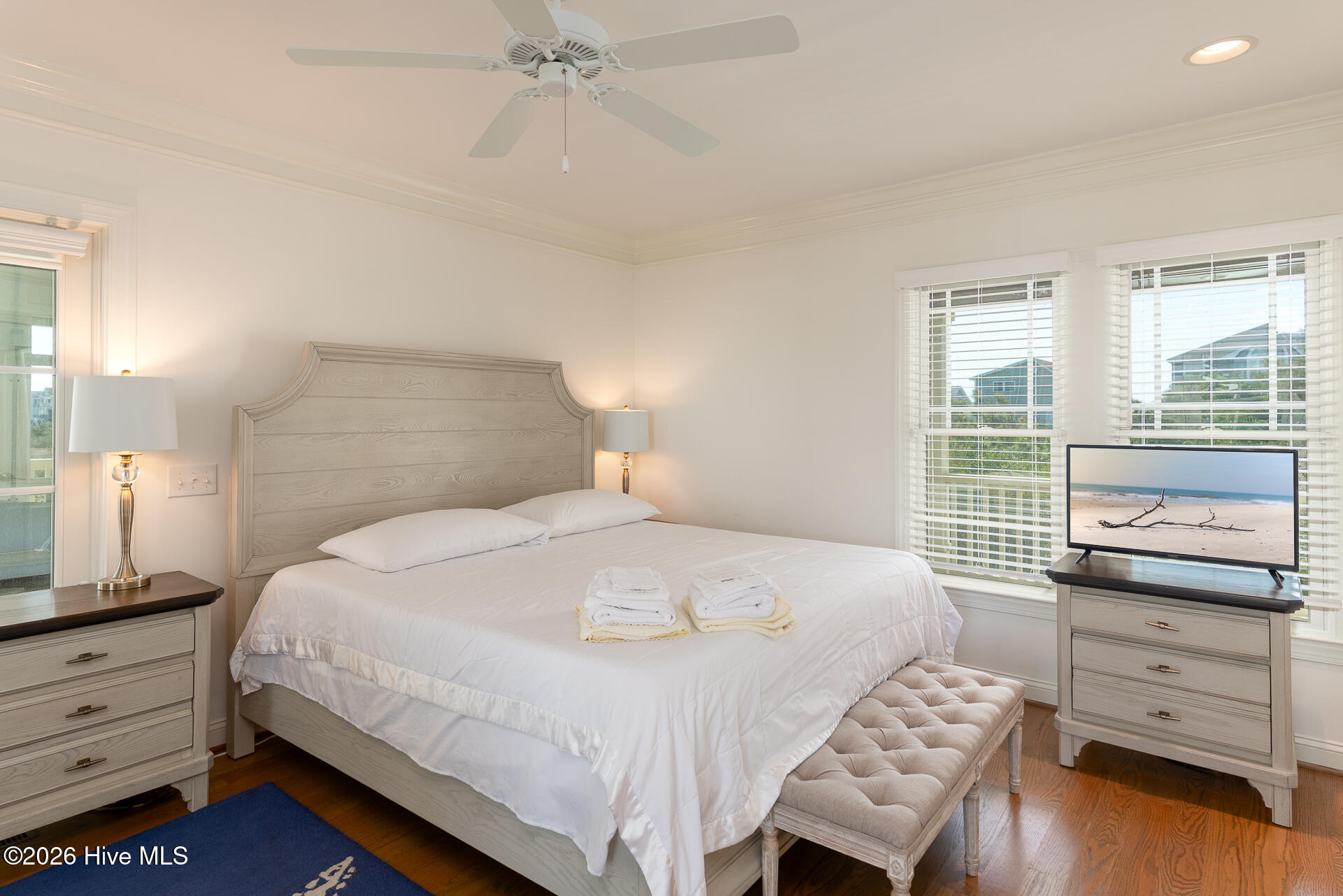 100562037 | Photo 23