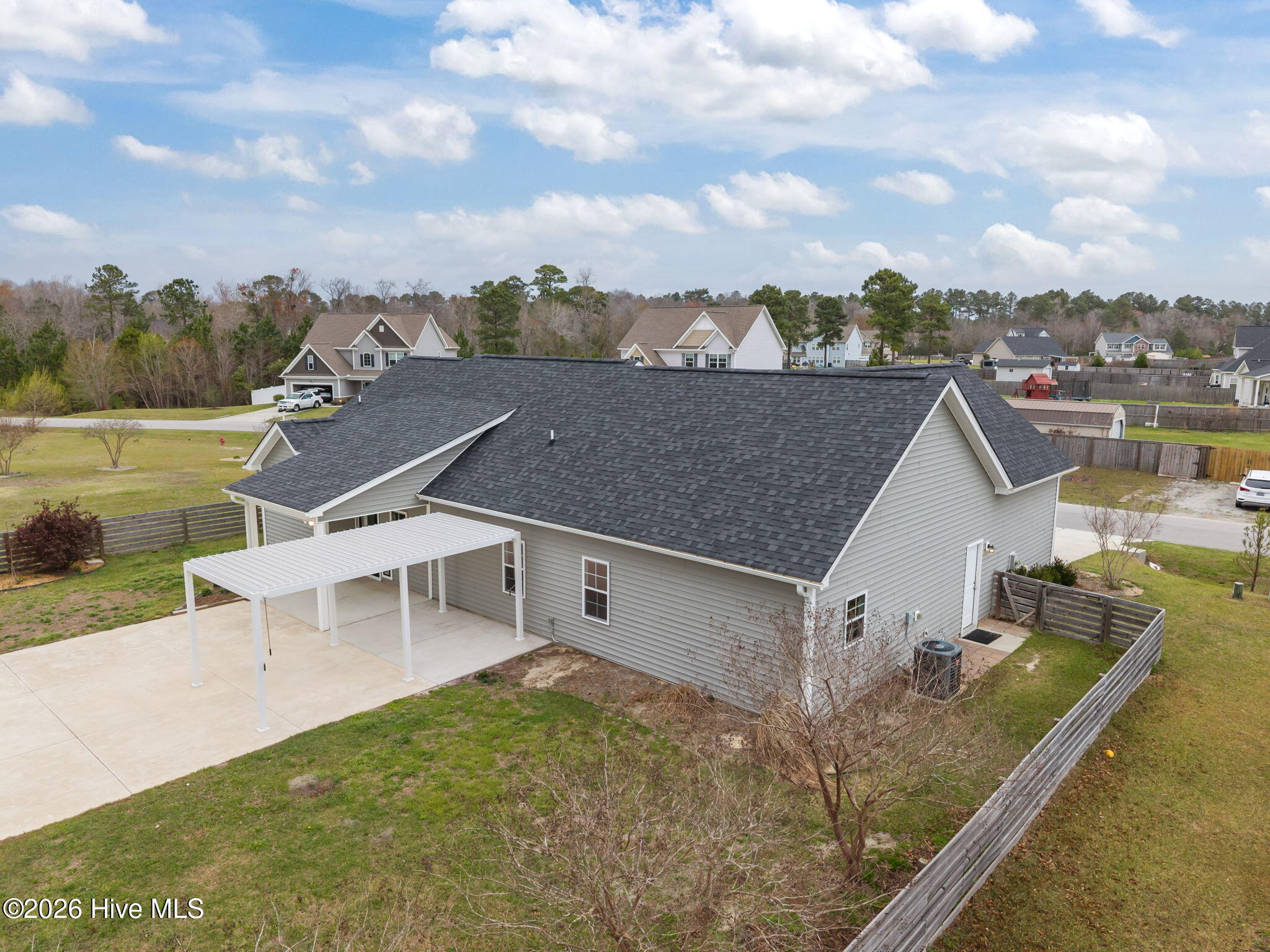 100560163 | Photo 41