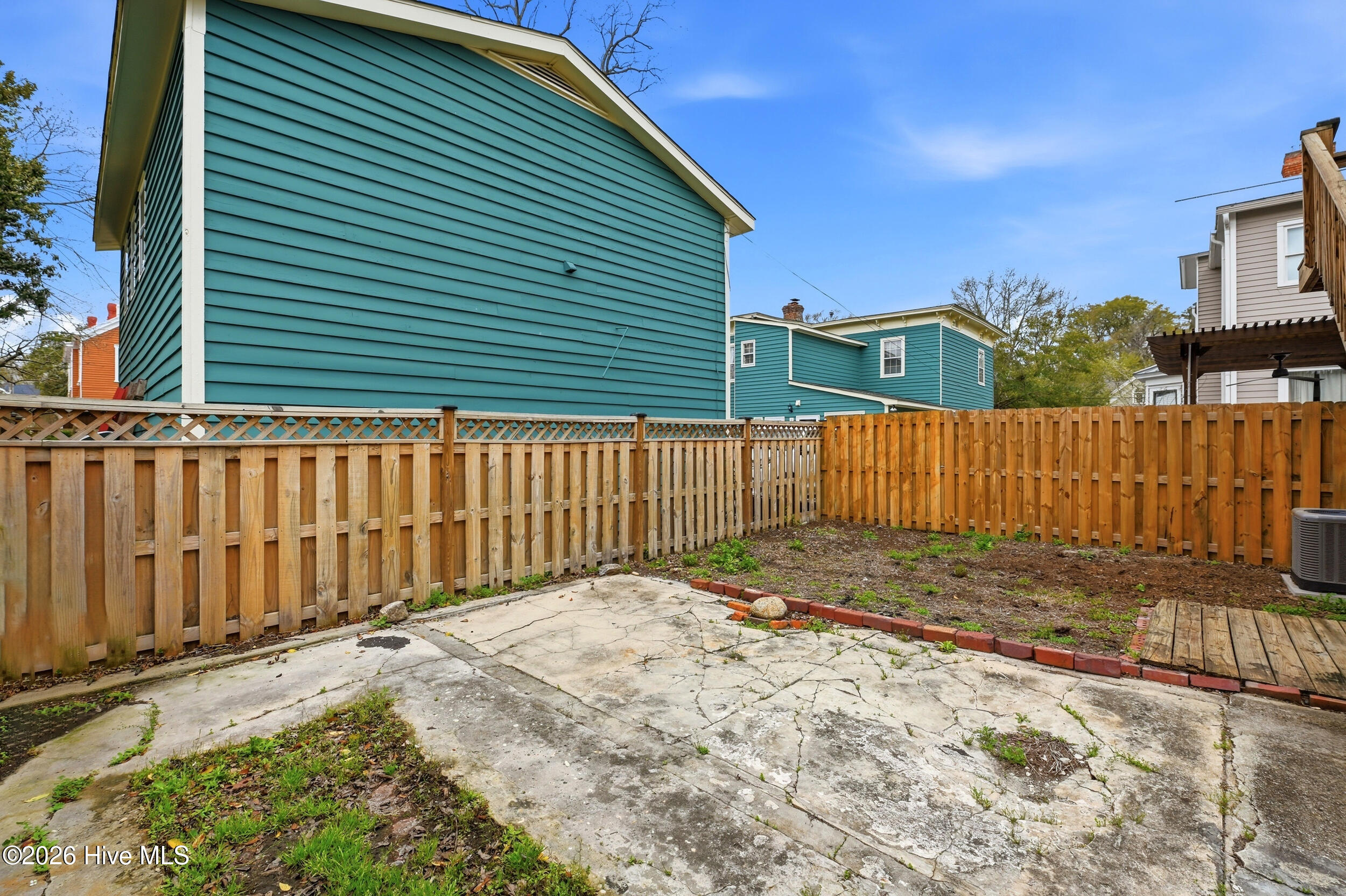 100560571 | Photo 30