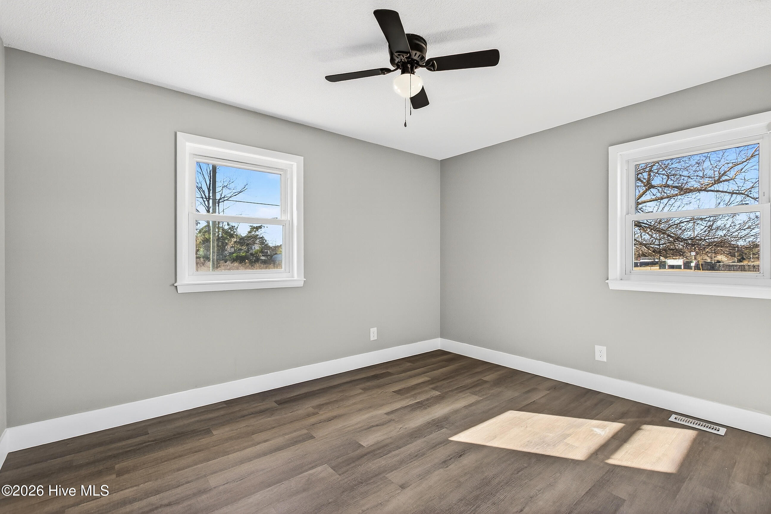 100552085 | Photo 13