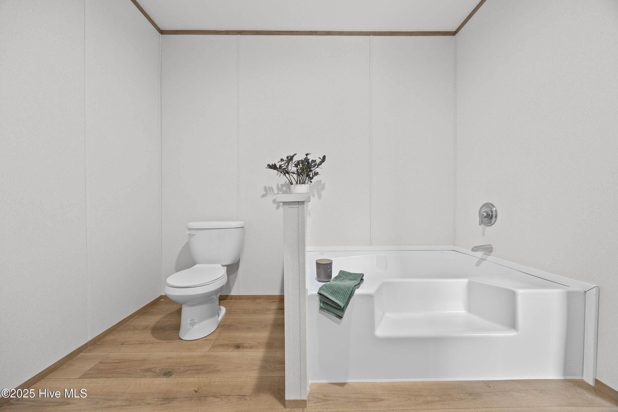 100546833 | Photo 18