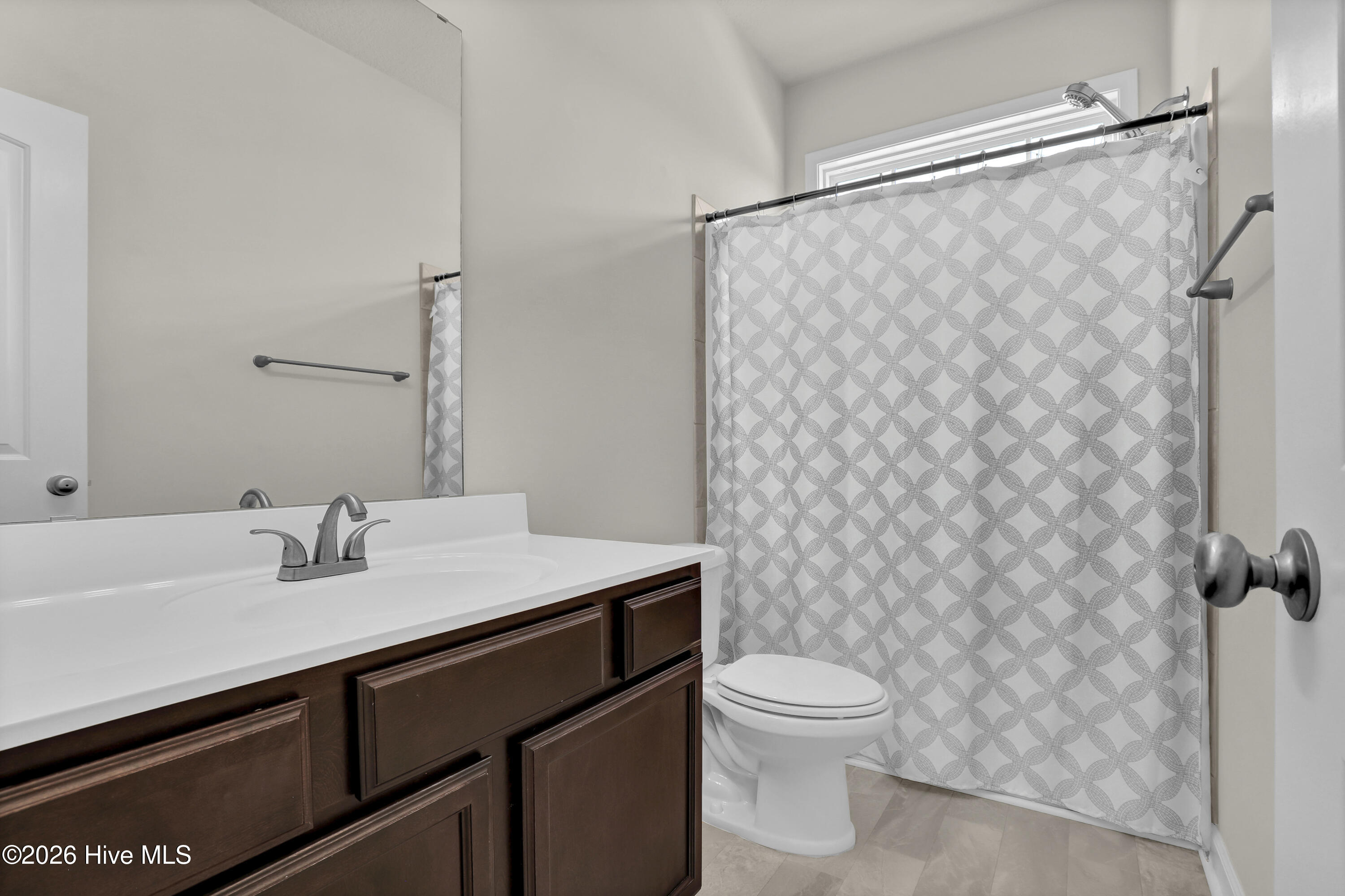 100560306 | Photo 22