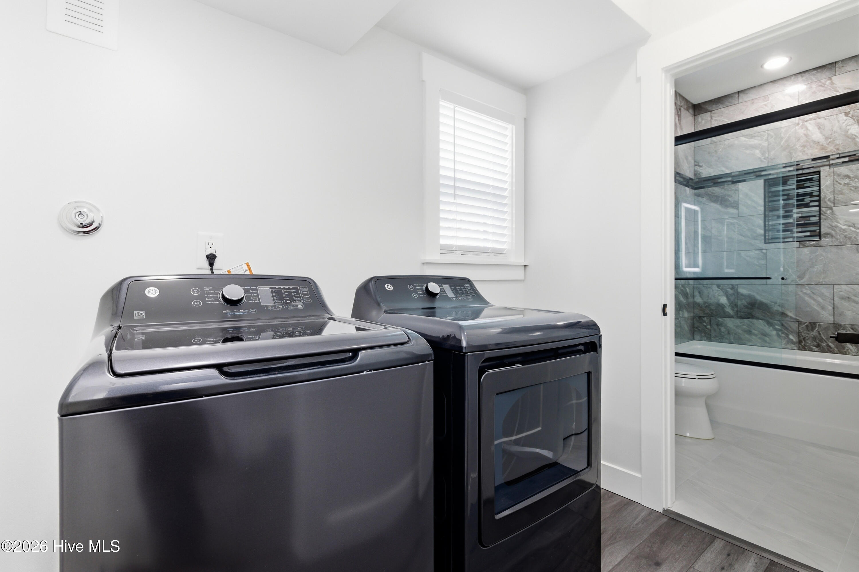 100554994 | Photo 19