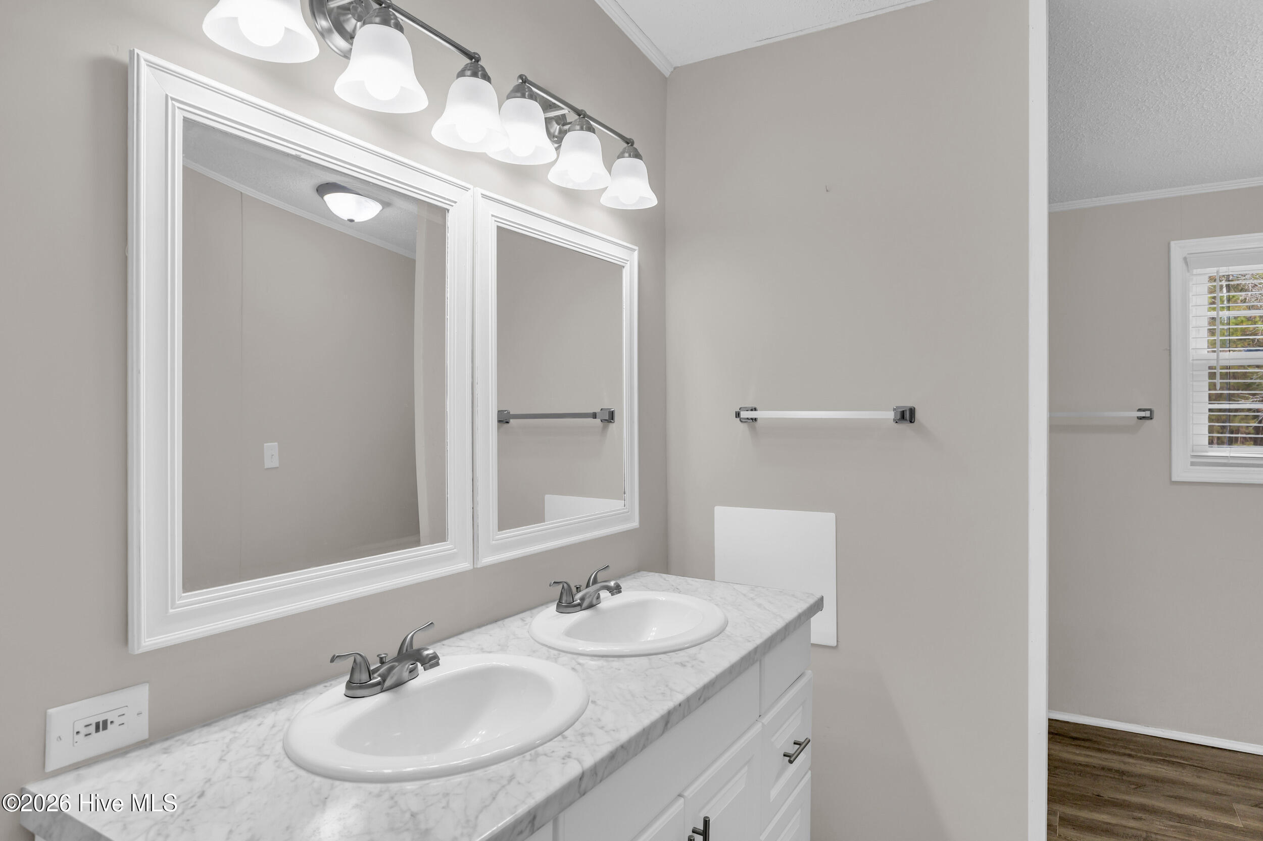 100550354 | Photo 17