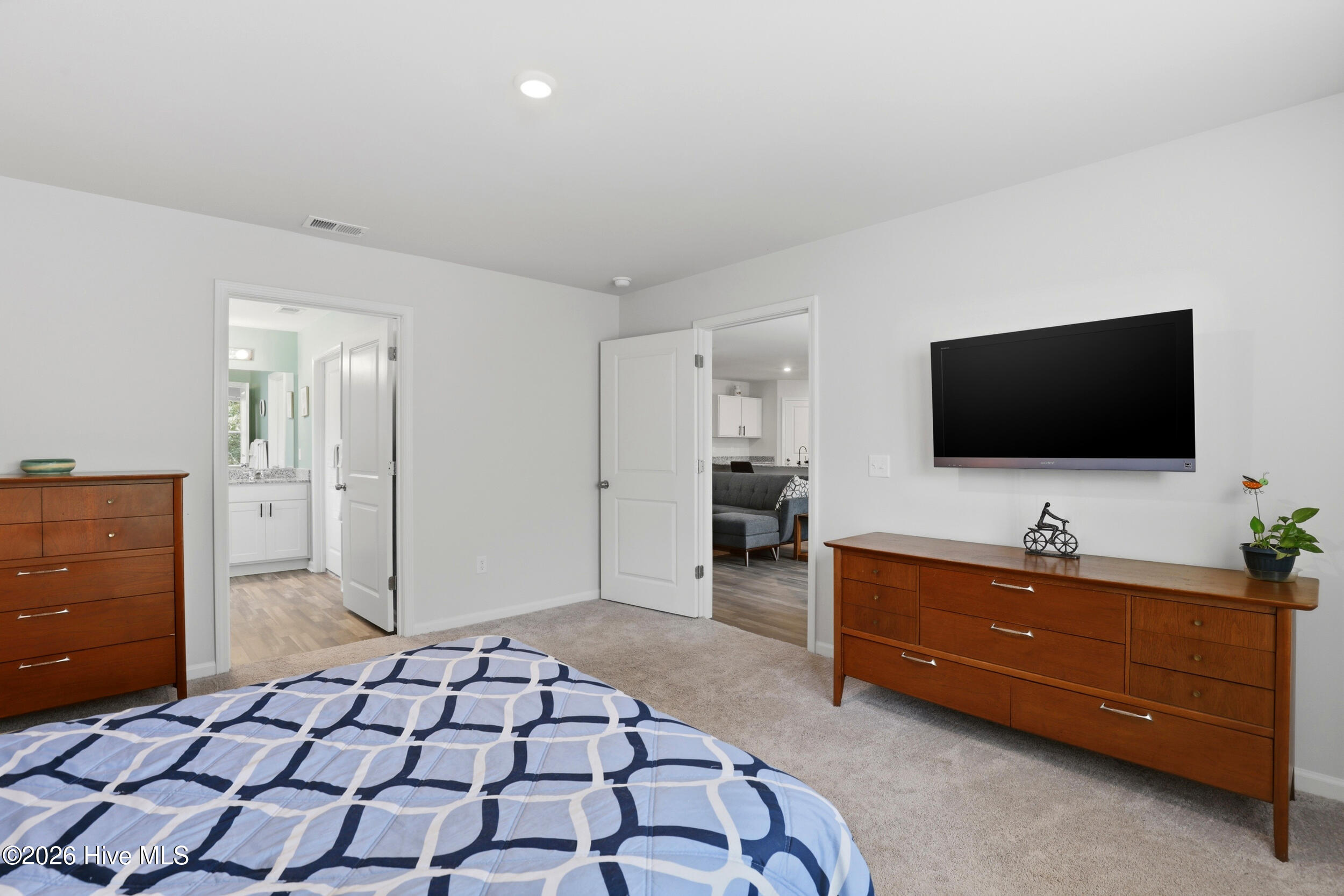 100565948 | Photo 20