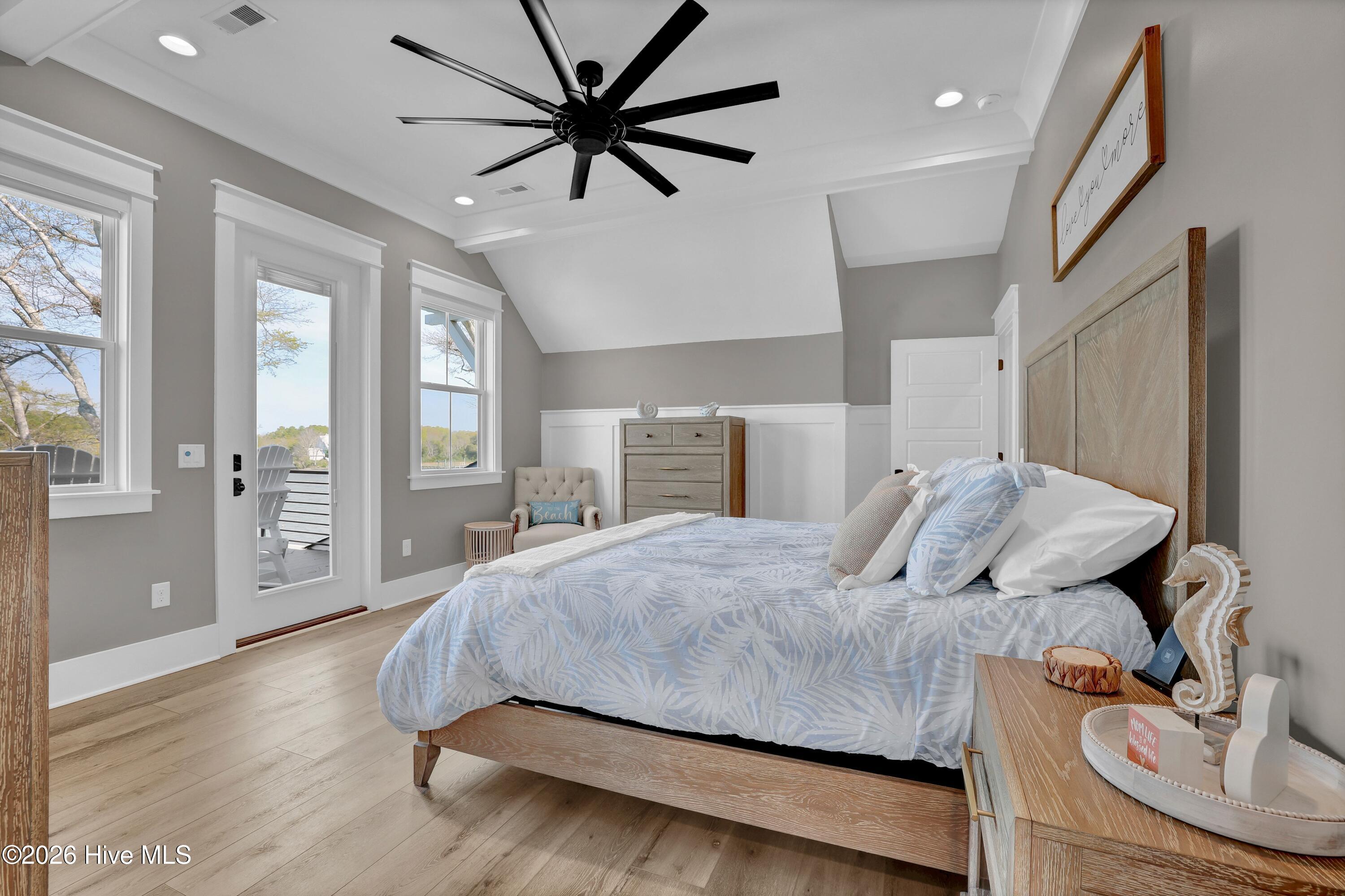 100564139 | Photo 40