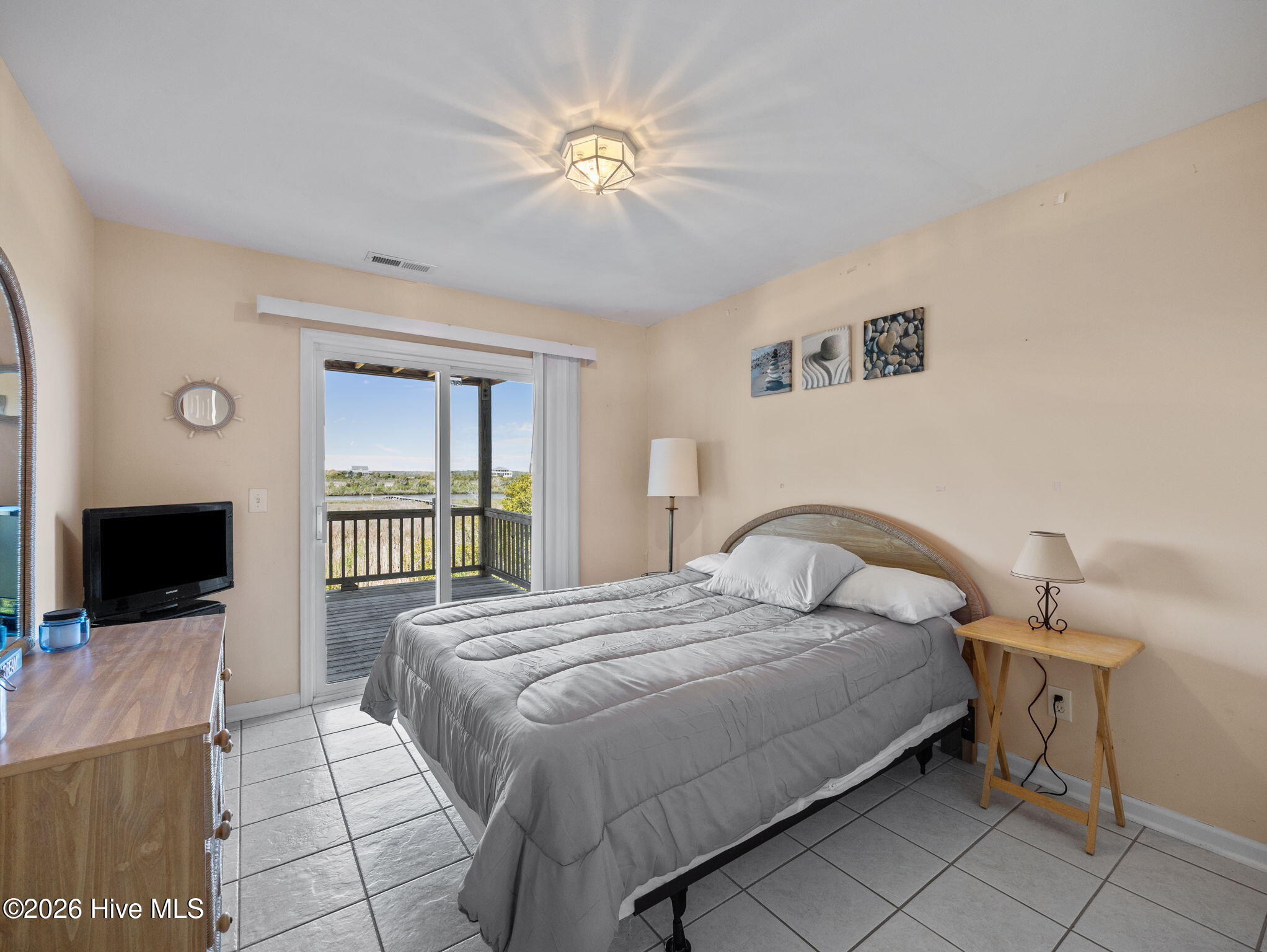 100564989 | Photo 25