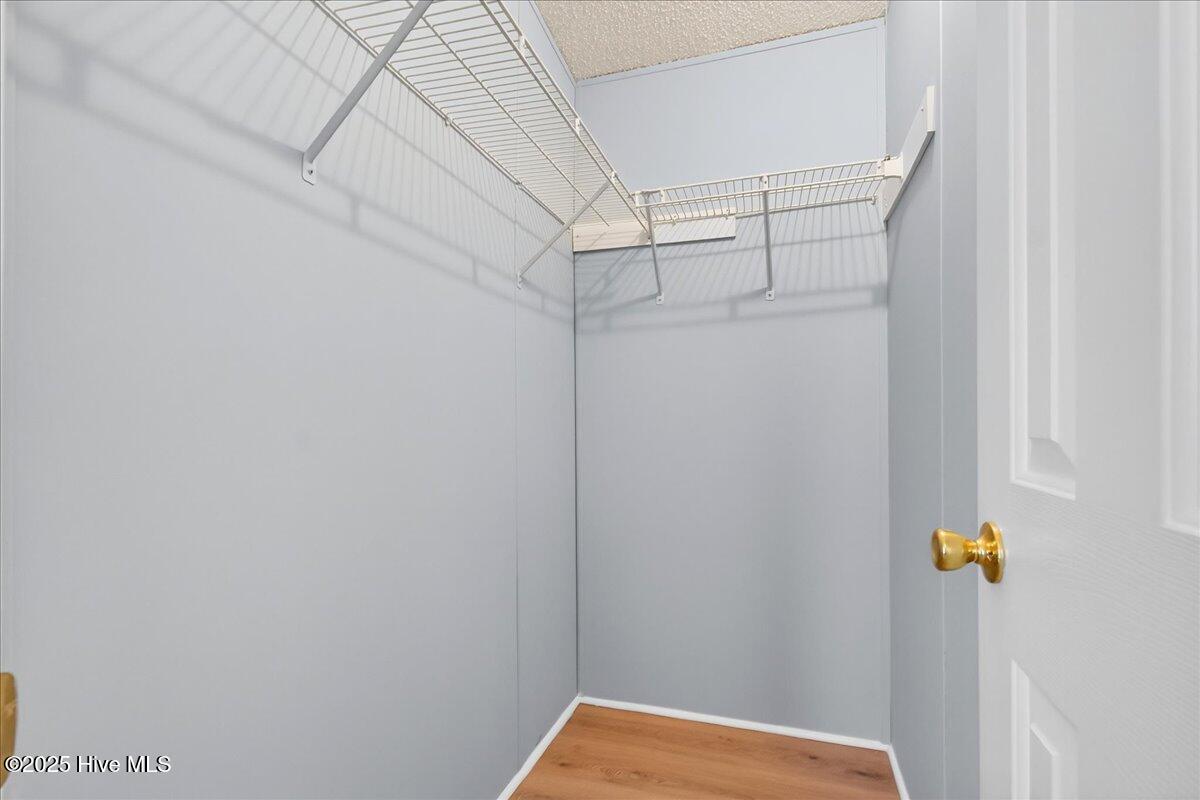 100543230 | Photo 29