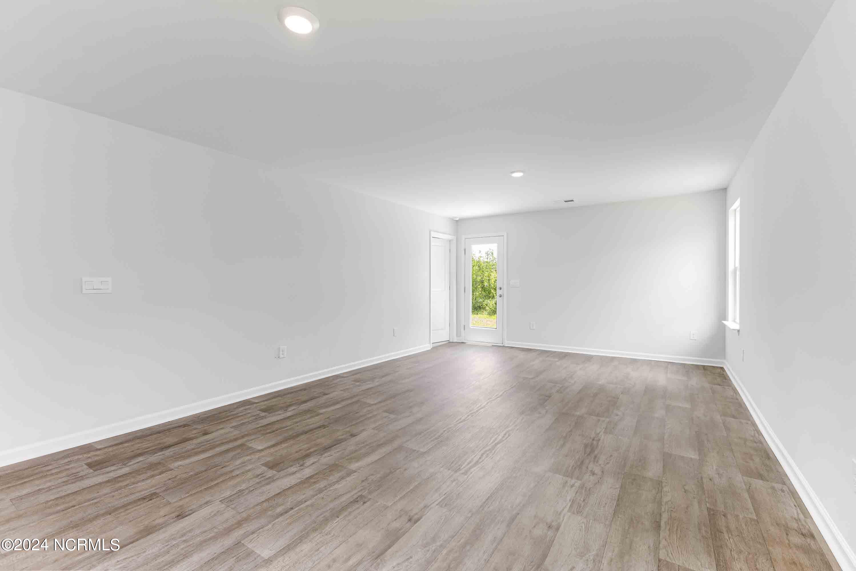 100533659 | Photo 15