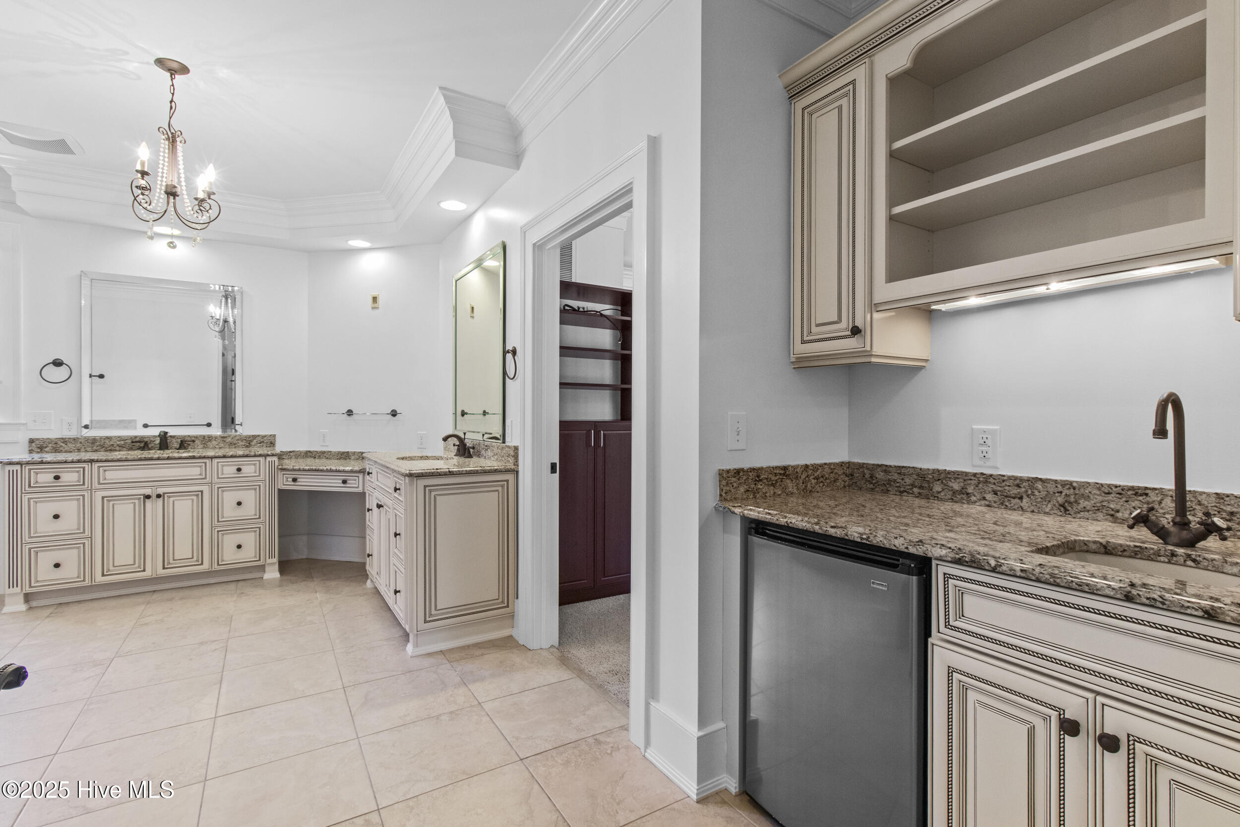 100537664 | Photo 35