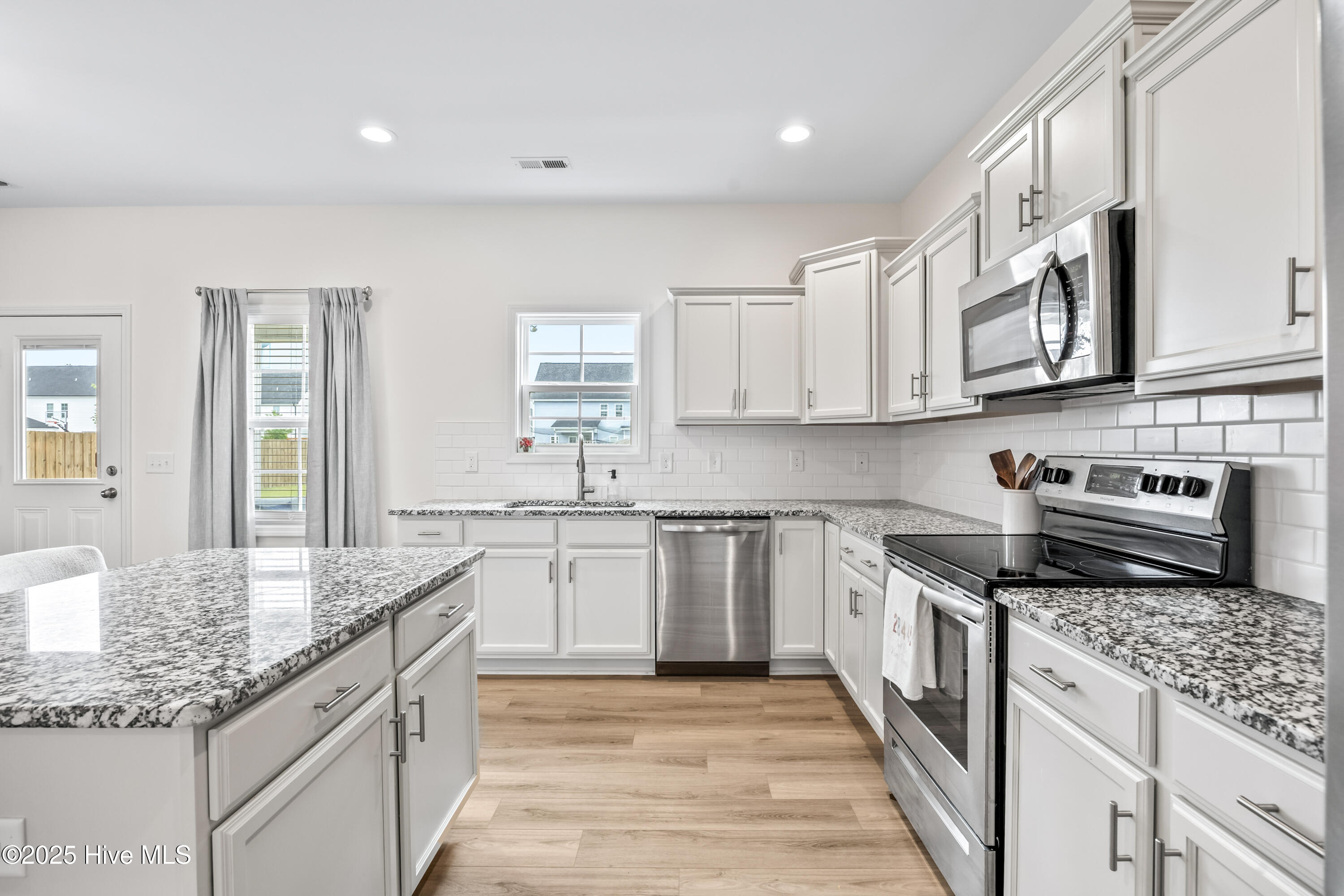 100559714 | Photo 10