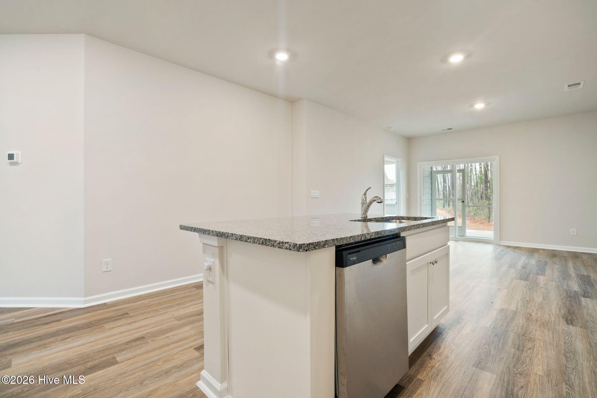 100553516 | Photo 11