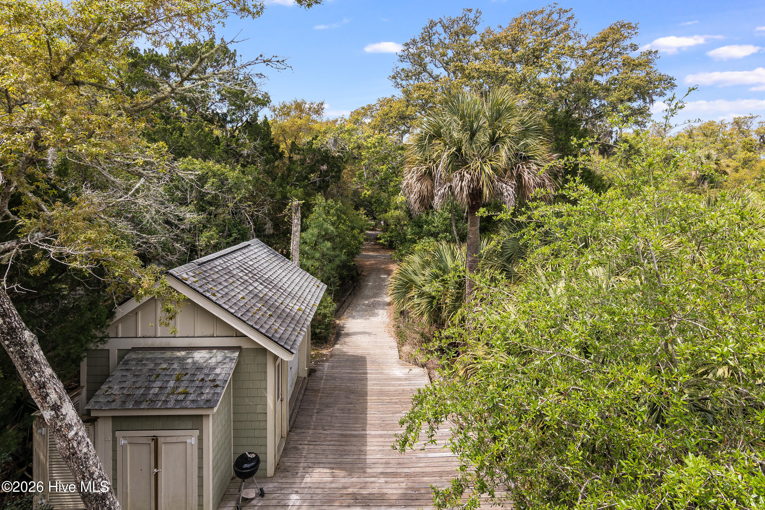 100570305 | Photo 34