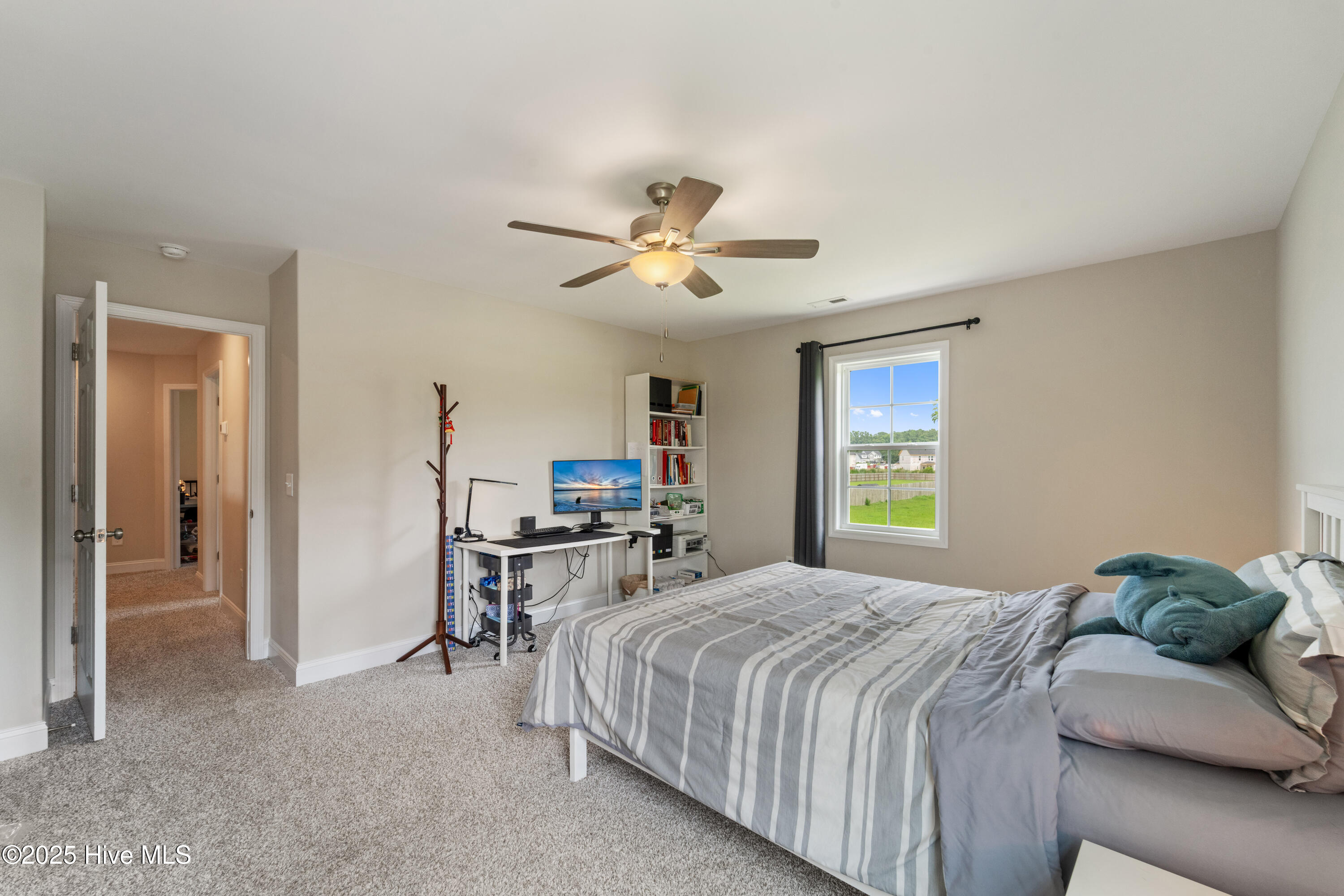 100533820 | Photo 21