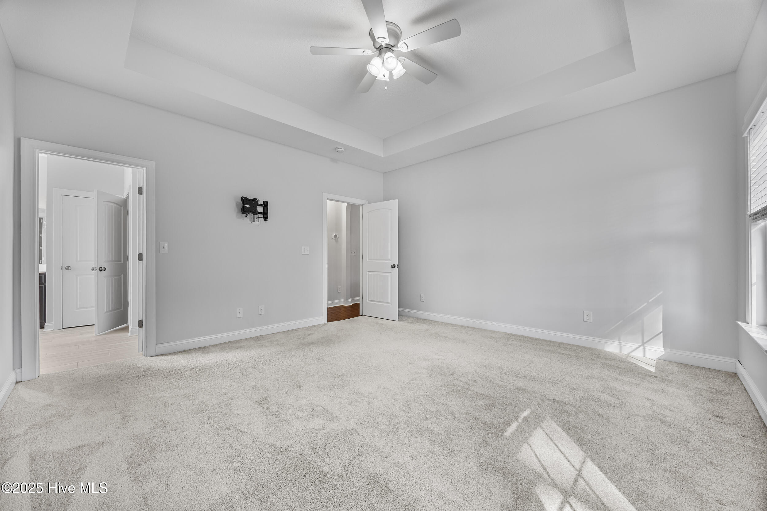 100542328 | Photo 24