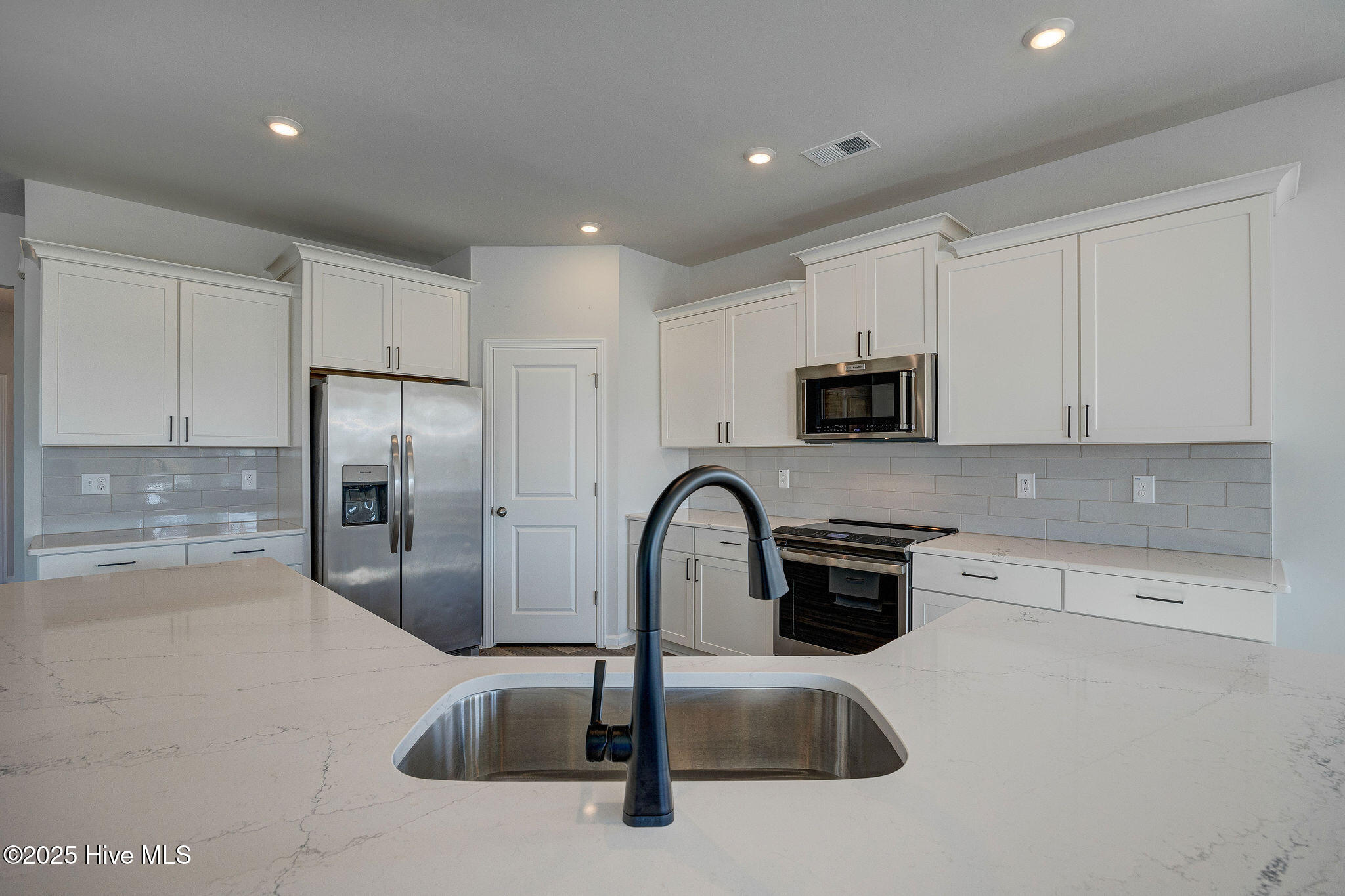 100534106 | Photo 17