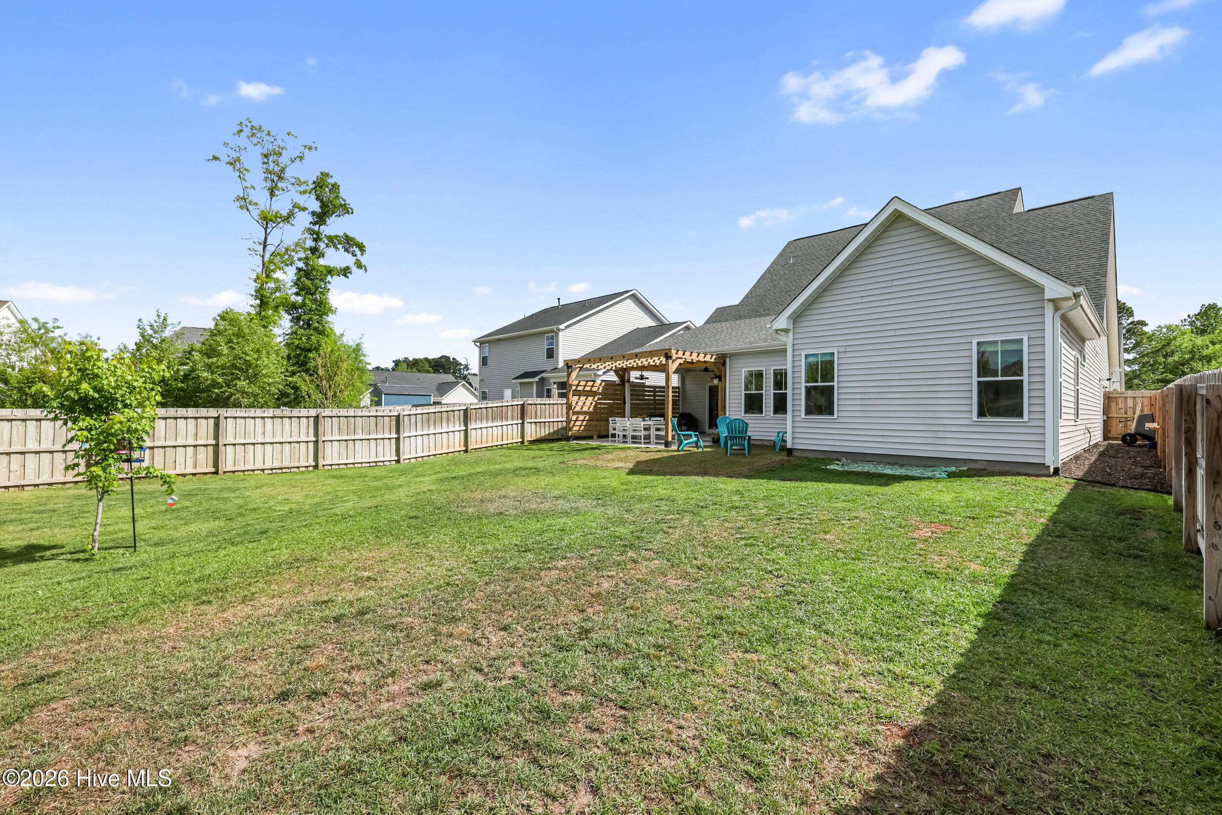 100569219 | Photo 38