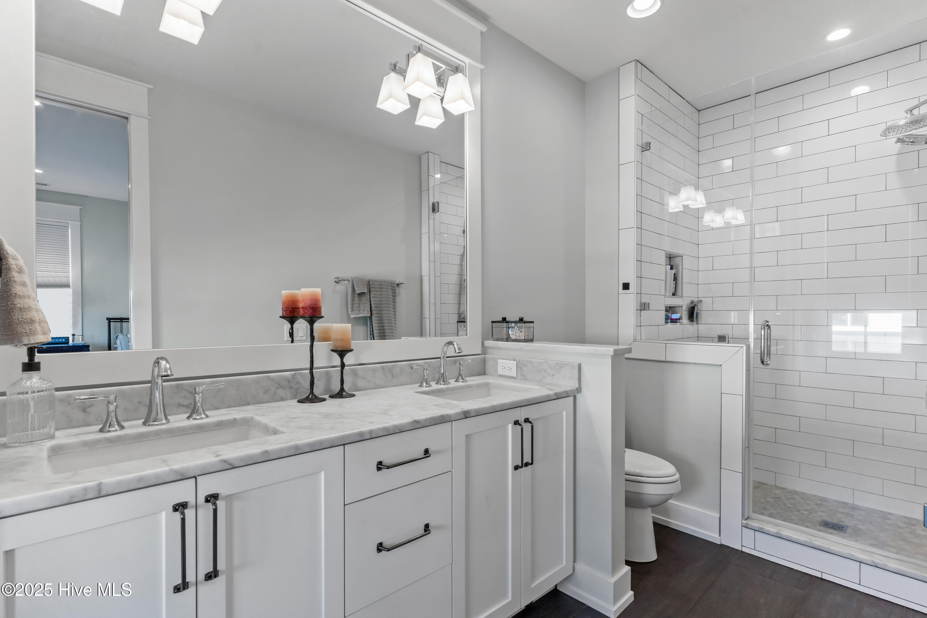 100543997 | Photo 33