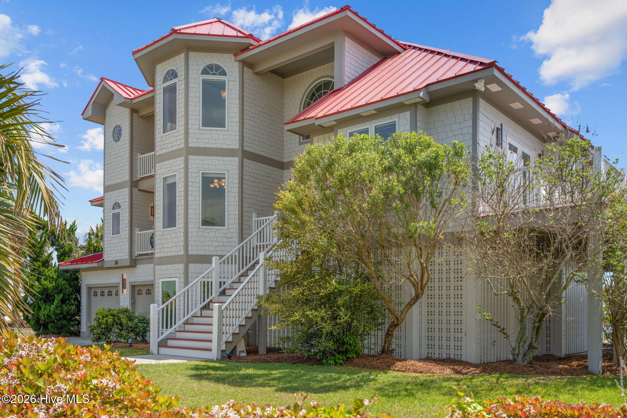 100568549 | Photo 64