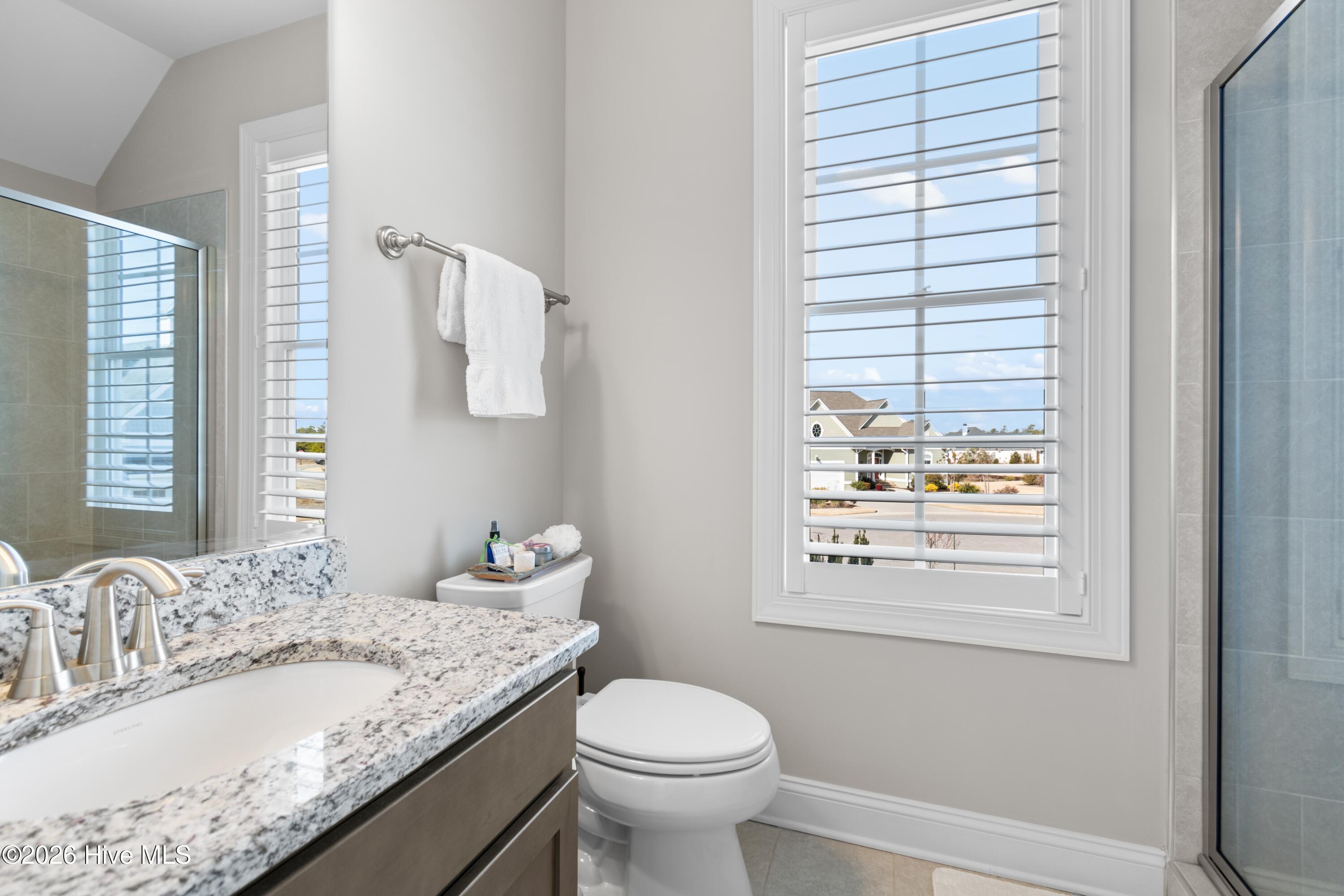 100560288 | Photo 50