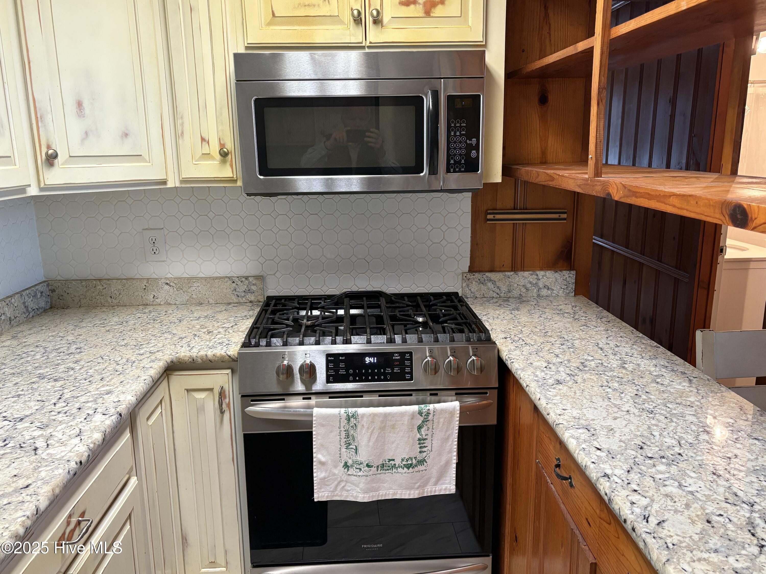 100534974 | Photo 32