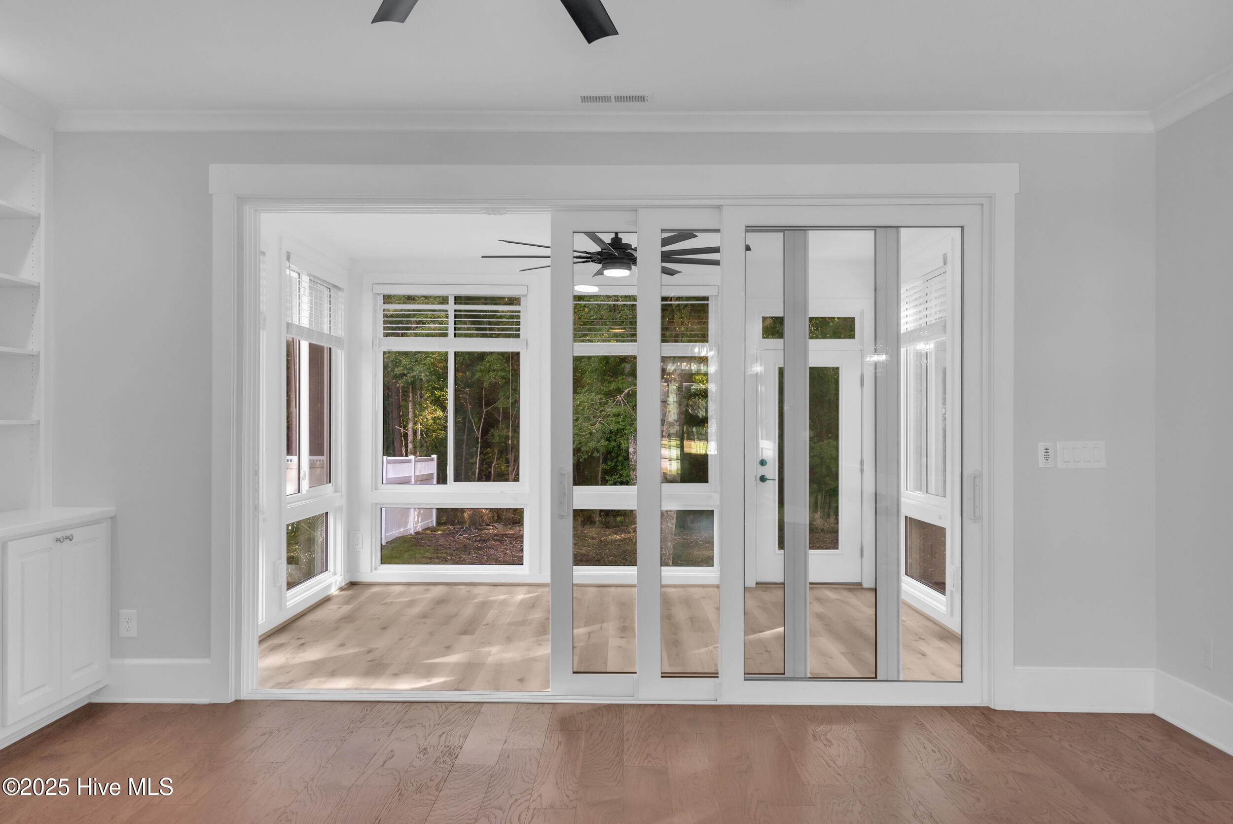 100535117 | Photo 39