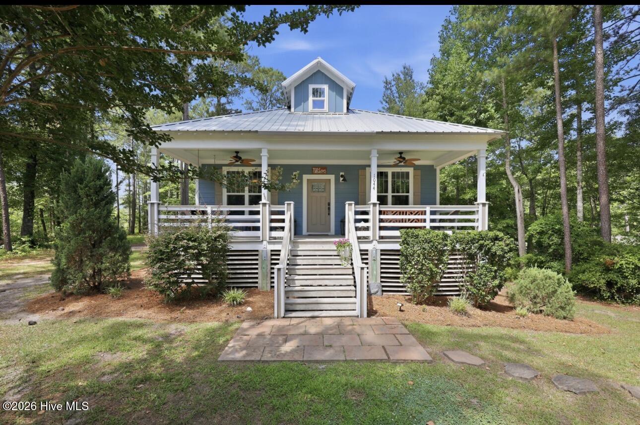 This coastal cottage is nestled along the tranquil Mill Creek. If you are looking for a lifestyle full of outdoor activities within a beautiful community, you have found the perfect spot. This home is tucked away for privacy, but many amenities are just a walk, bike ride or golf cart ride away. Lunch on the New Bern or Oriental waterfront are just a boat ride away.   The beautiful, coastal interior invites you in with an open concept and reclaimed wood floors.  New painting and other recent updates throughout provide a bright and airy feel.  Beautiful furnishings, three bedrooms and 2.5 baths provide plenty of space for the family or guests. It won't take long before the outdoor space draws you outside.  A screened in porch, fire pit area and the creek will be where you will want to spend your time with family and friends.  This property has been approved for a kayak dock but until then you have the outfitters cottage right next door with kayaks ready to use.  This home is located in the beautiful Arlington Place Subdivision located on the Neuse River.  You will have many amenities available and a community full of activities.  Some of the amenities include community beach and dock, lakes, boat ramp, pool, tennis courts, basketball courts, kayak center, walking trails and more.  The local golf course is just minutes away as well and the charming town of Oriental, NC. You will also be a ferry ride from the beautiful Crystal coast beaches.  This home is one of the few in AP that provides Air B&B possibilities with a great rental income or full-time residence.   As you can tell this home as too many great qualities too list in a short description so schedule your showing soon. The owners are also selling lot 1049 Mill Creek on the cul-de-sac as well if you'd like to build an additional cottage.