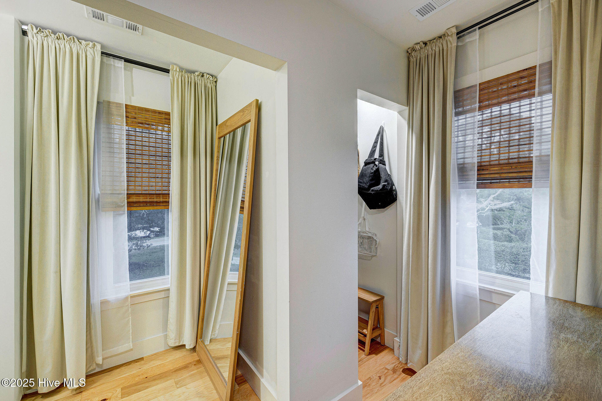 100534059 | Photo 30