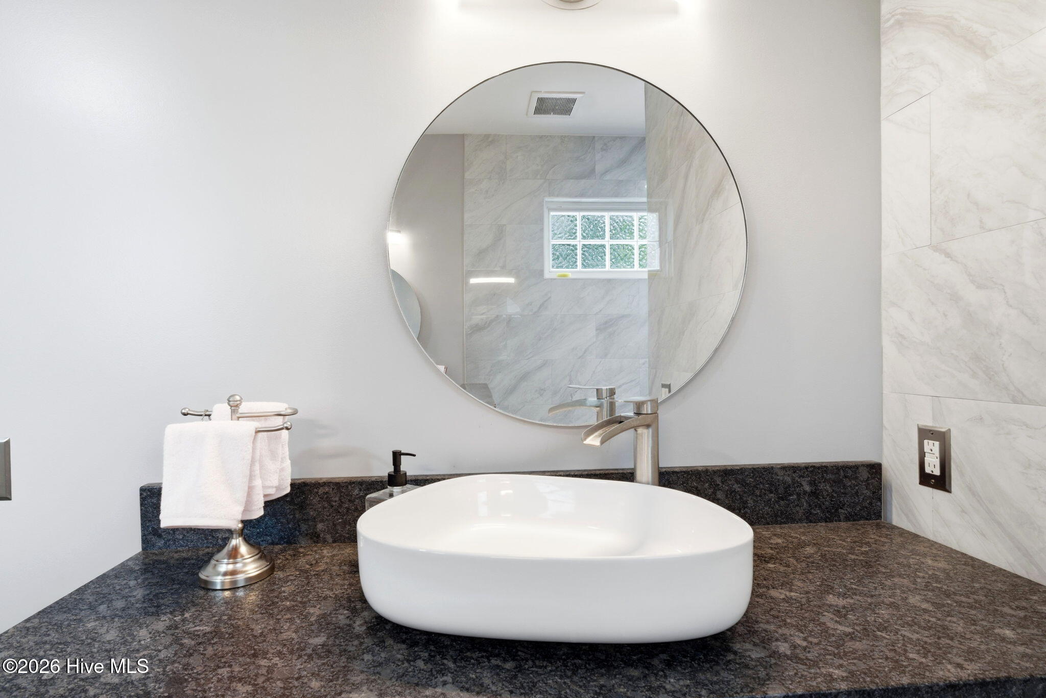 100556153 | Photo 30