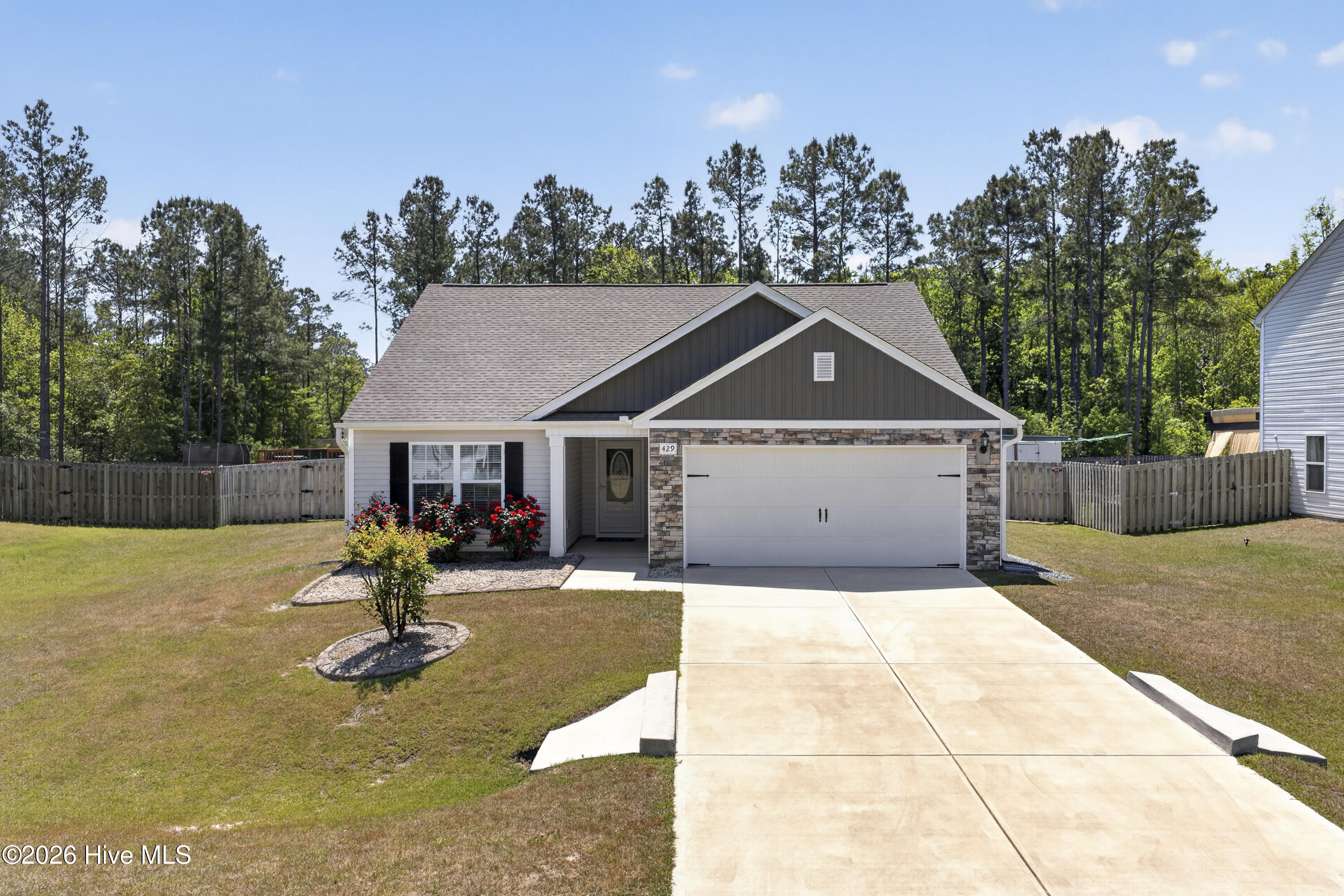 100570076 | Photo 37