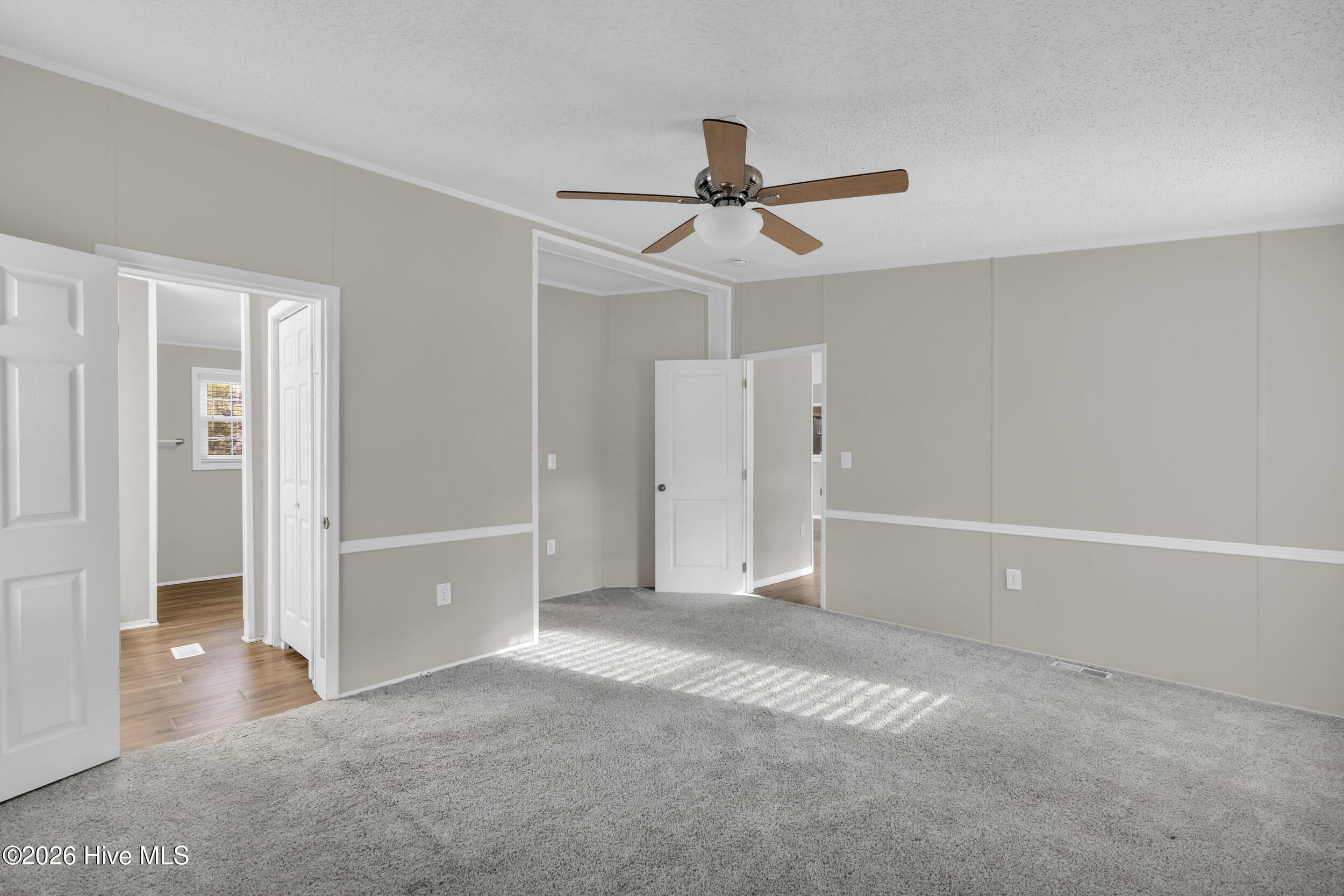 100550354 | Photo 16