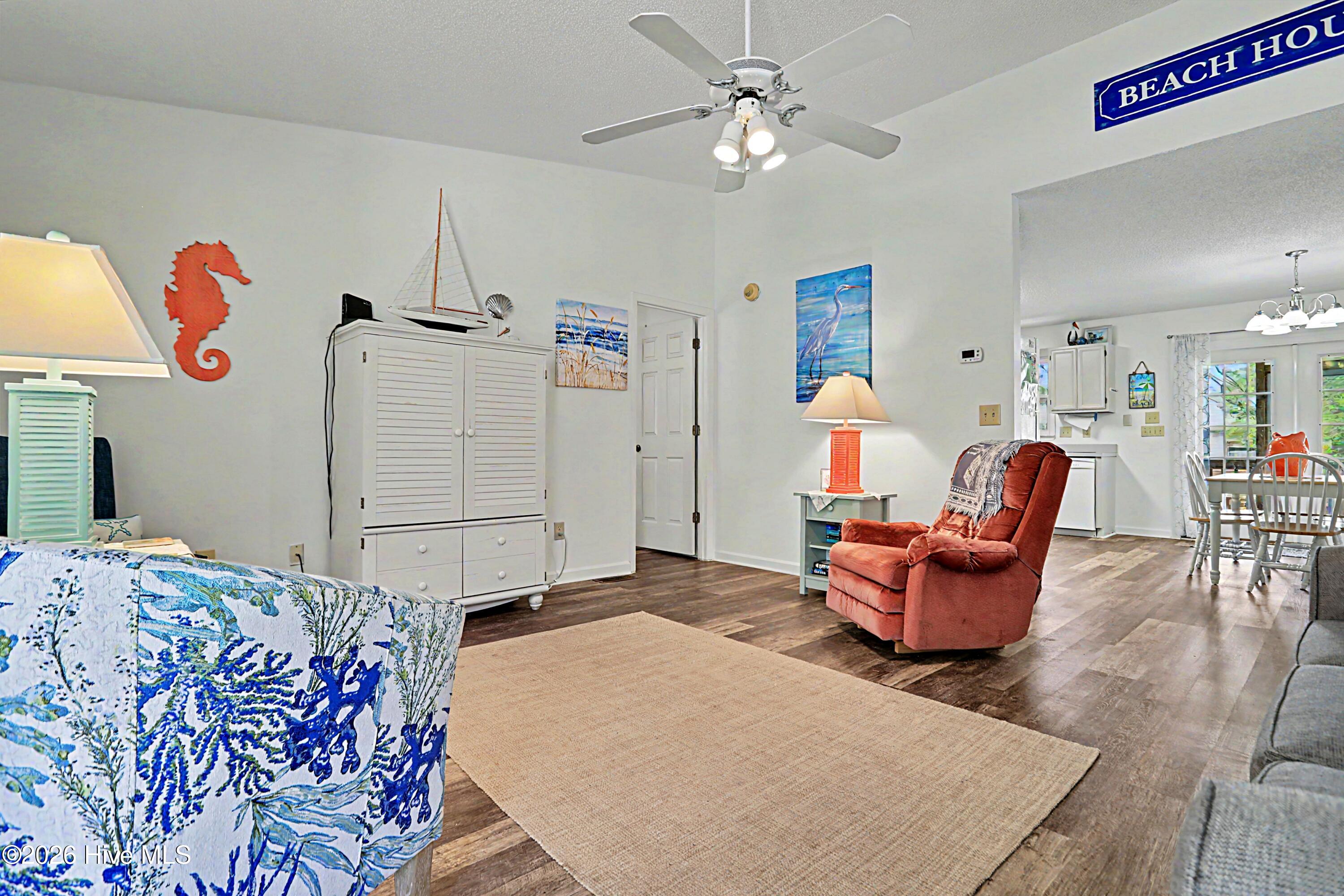 100563320 | Photo 11