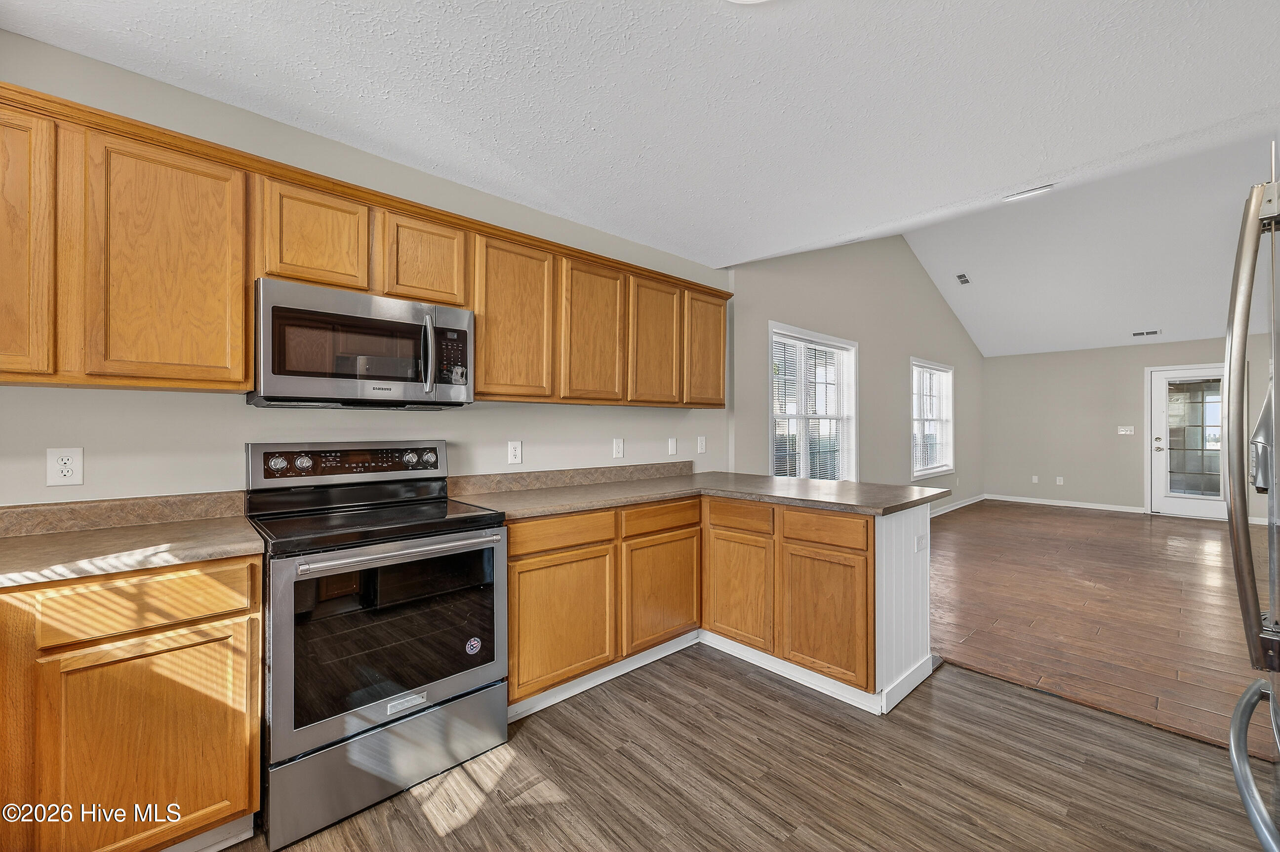 100552095 | Photo 11